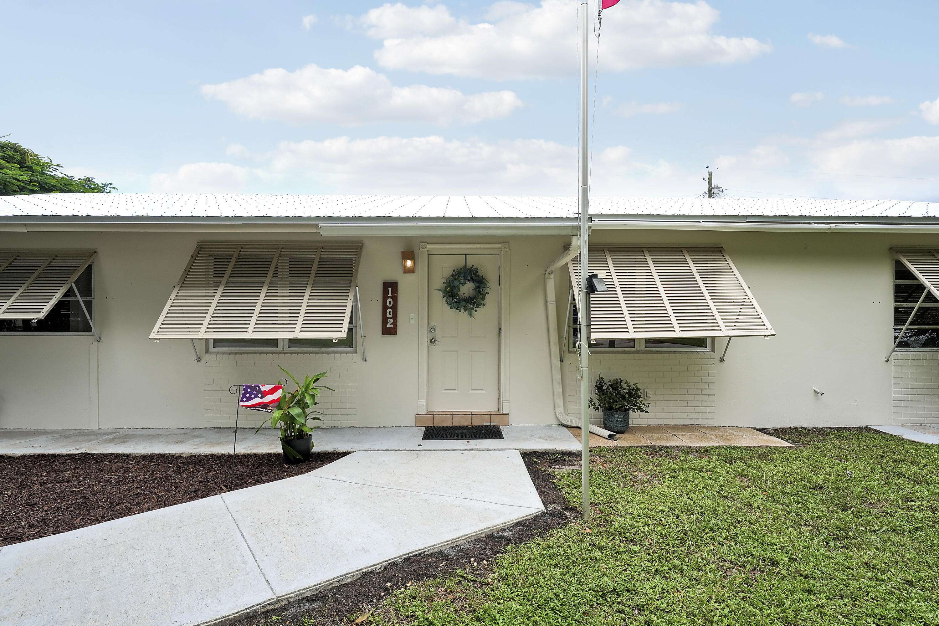 Haverhill, FL 33417,1082 Pineway DR