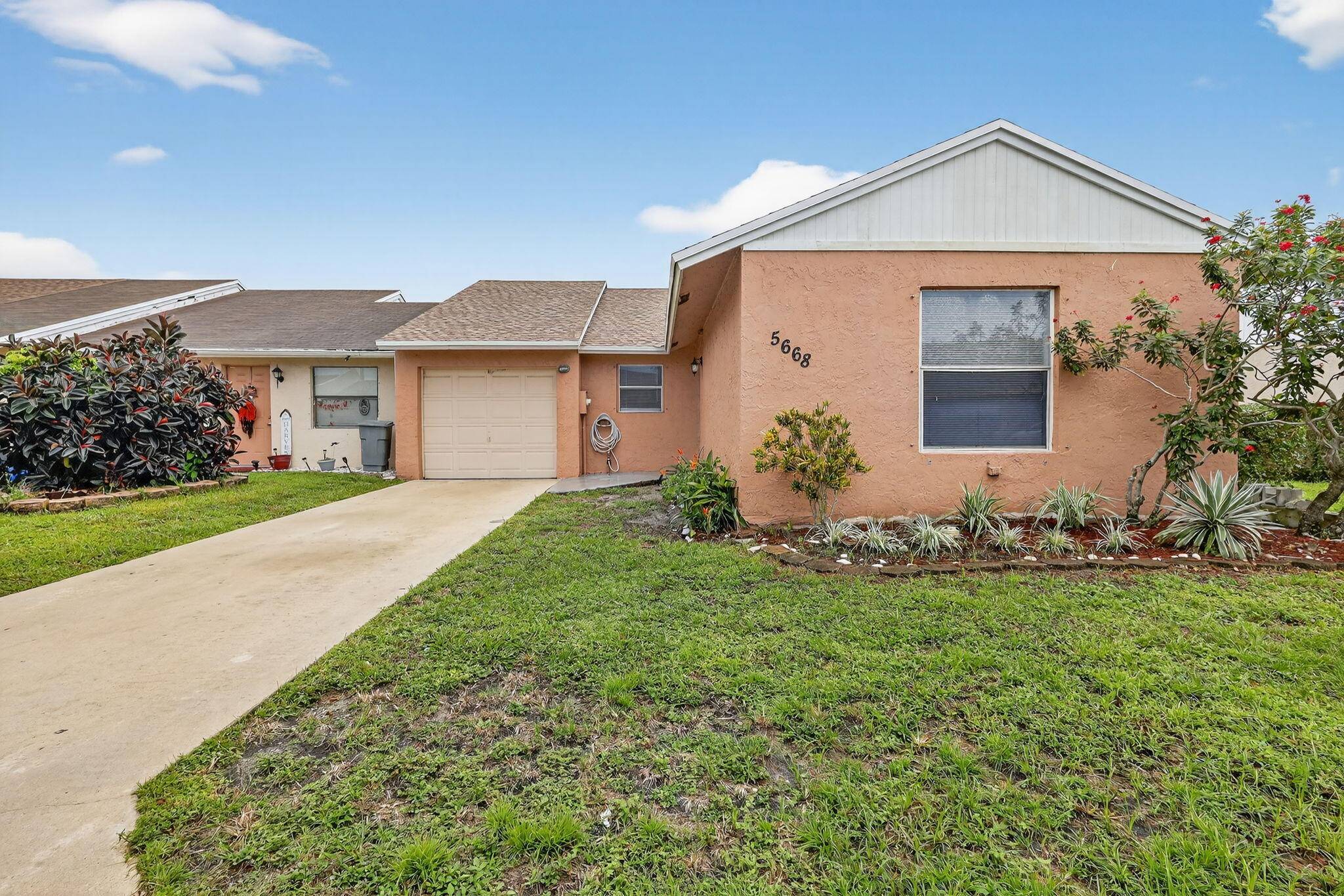 Lake Worth, FL 33463,5668 Waltham WAY