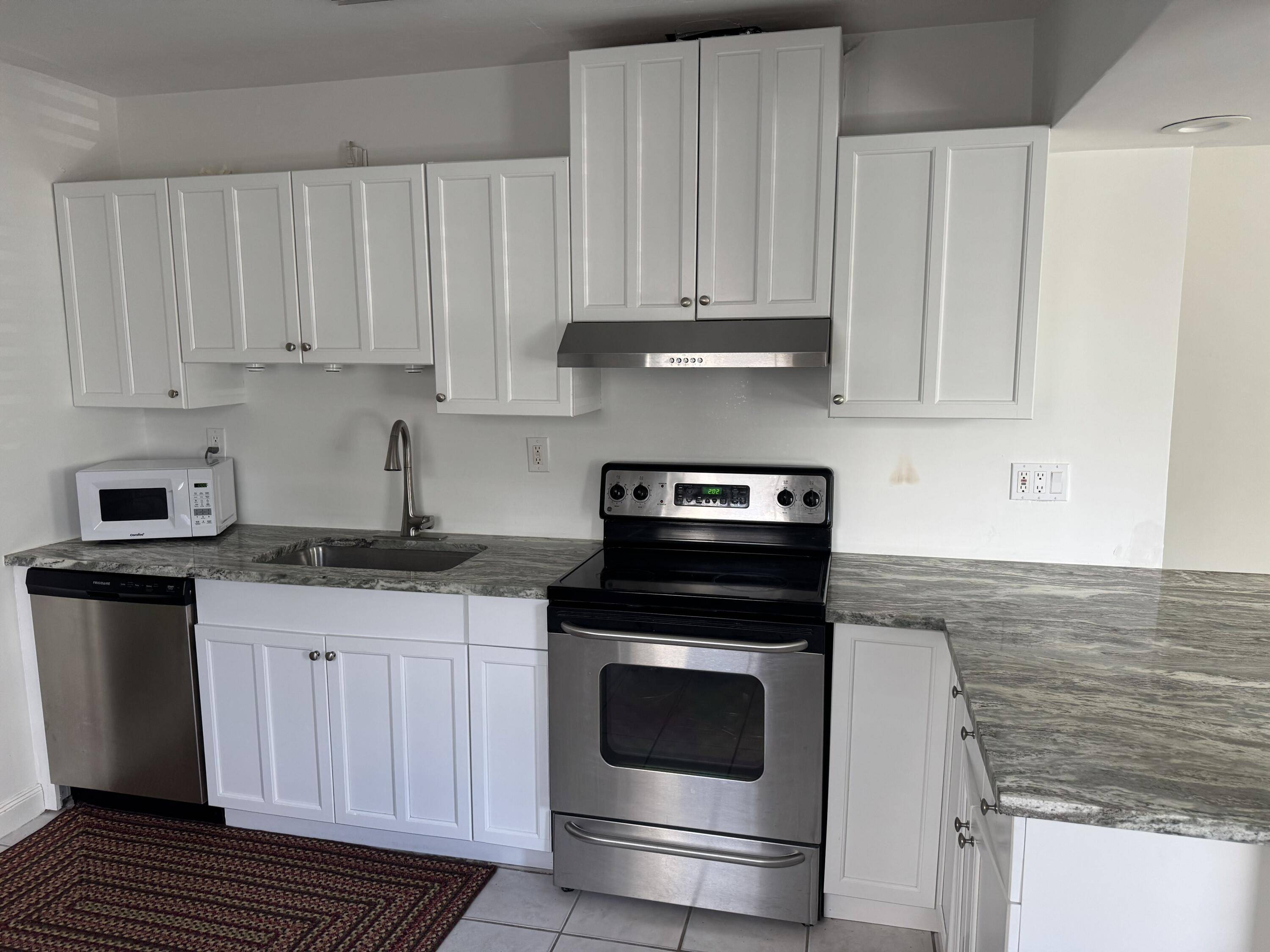 West Palm Beach, FL 33405,611 Monceaux RD