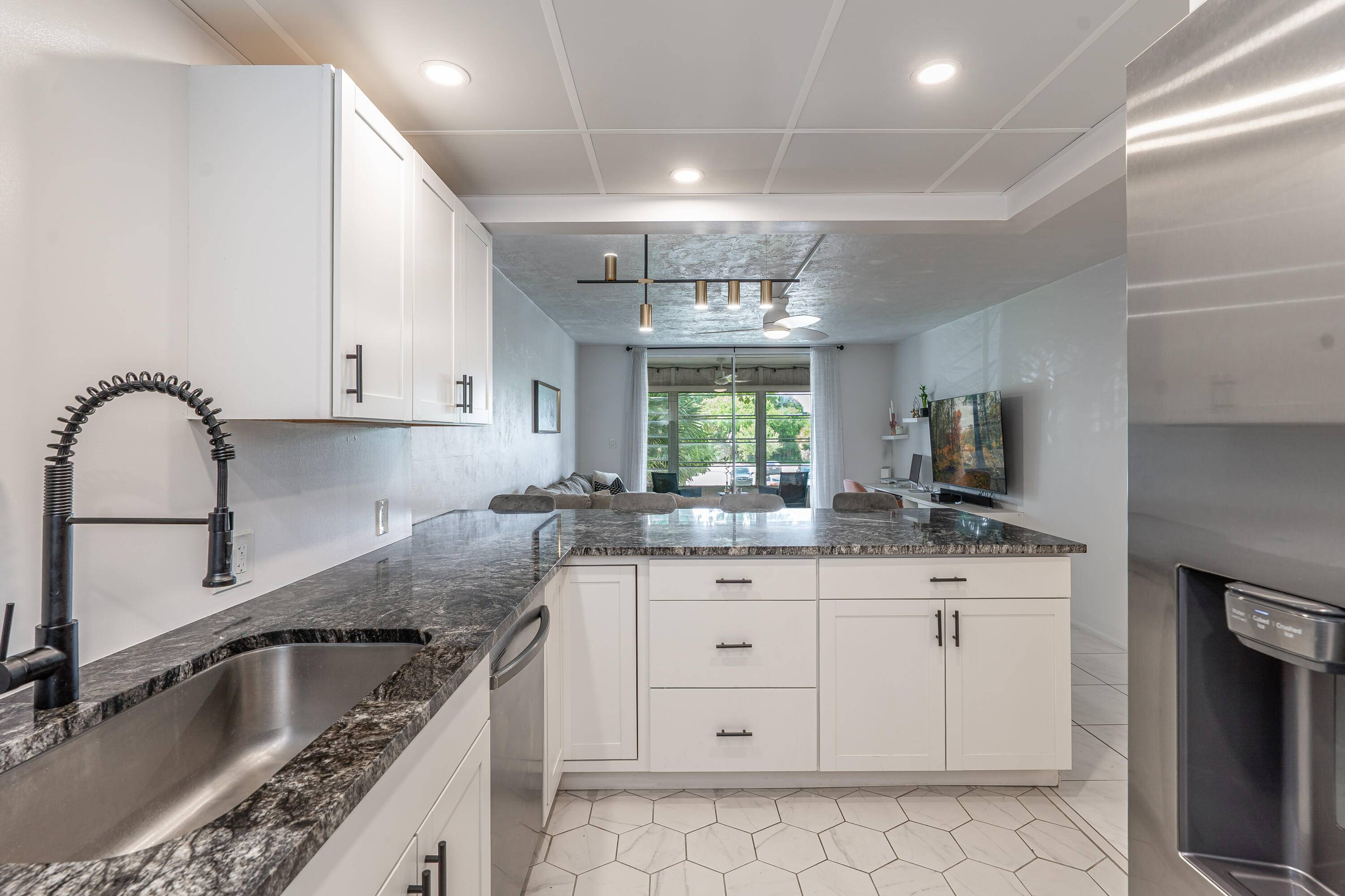 Plantation, FL 33313,7100 NW 17th ST 220