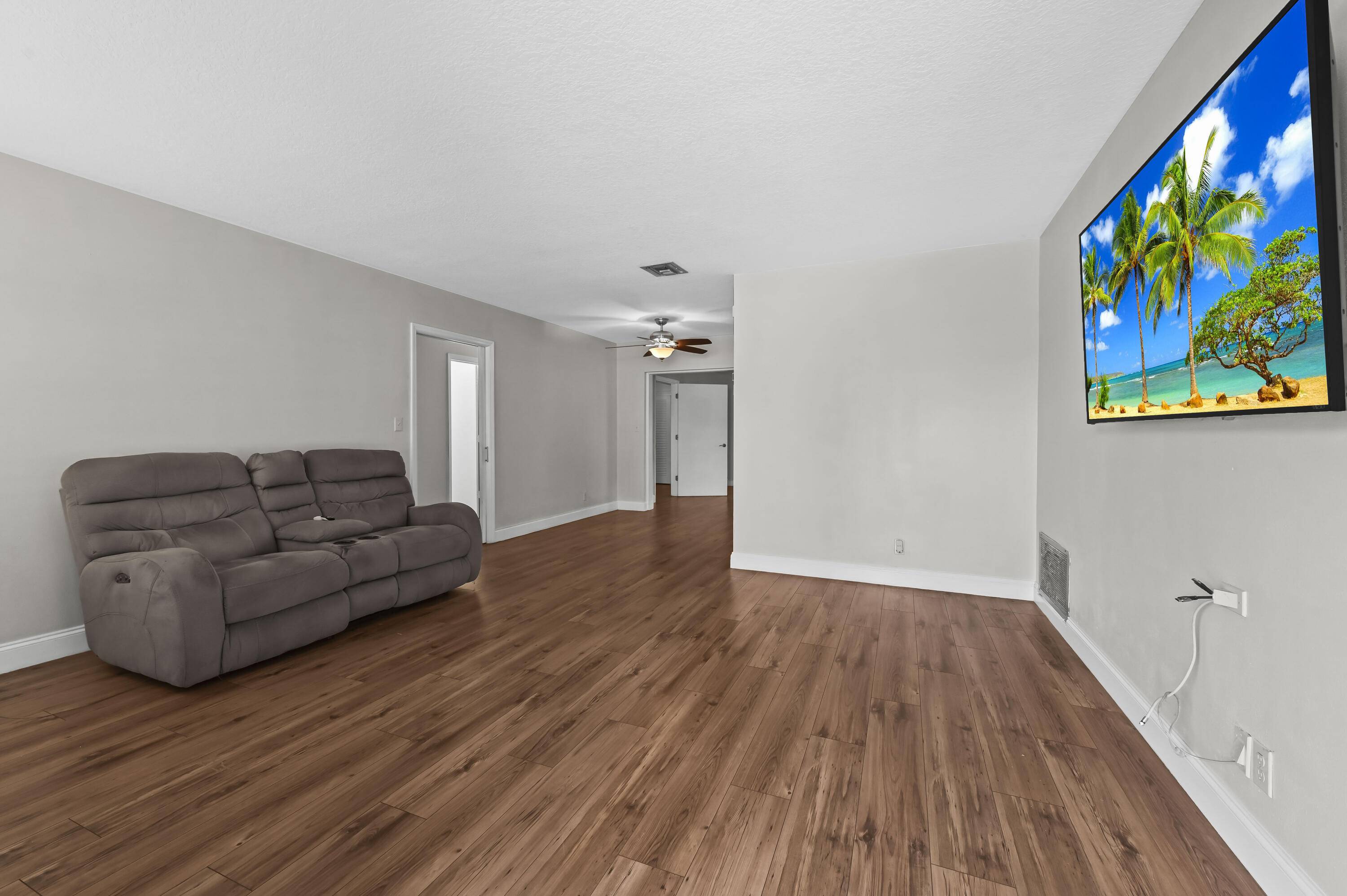 Tamarac, FL 33319,4916 NW 54th ST