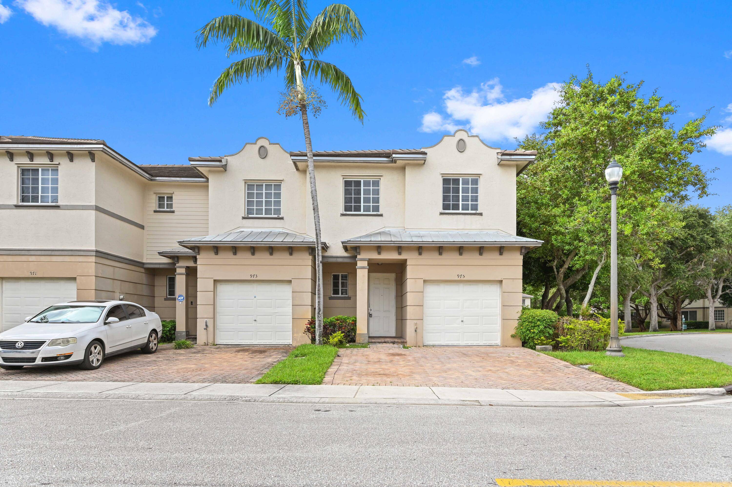 Riviera Beach, FL 33404,975 Tortuga LN