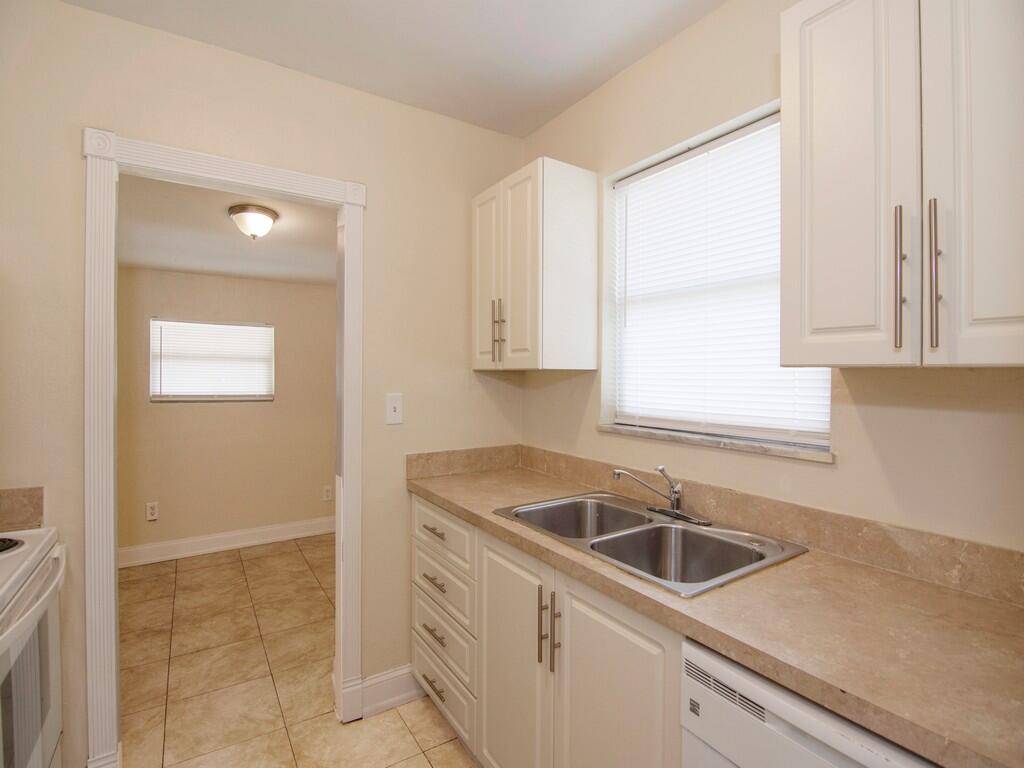 Port Saint Lucie, FL 34952,104 SE El Sito CT