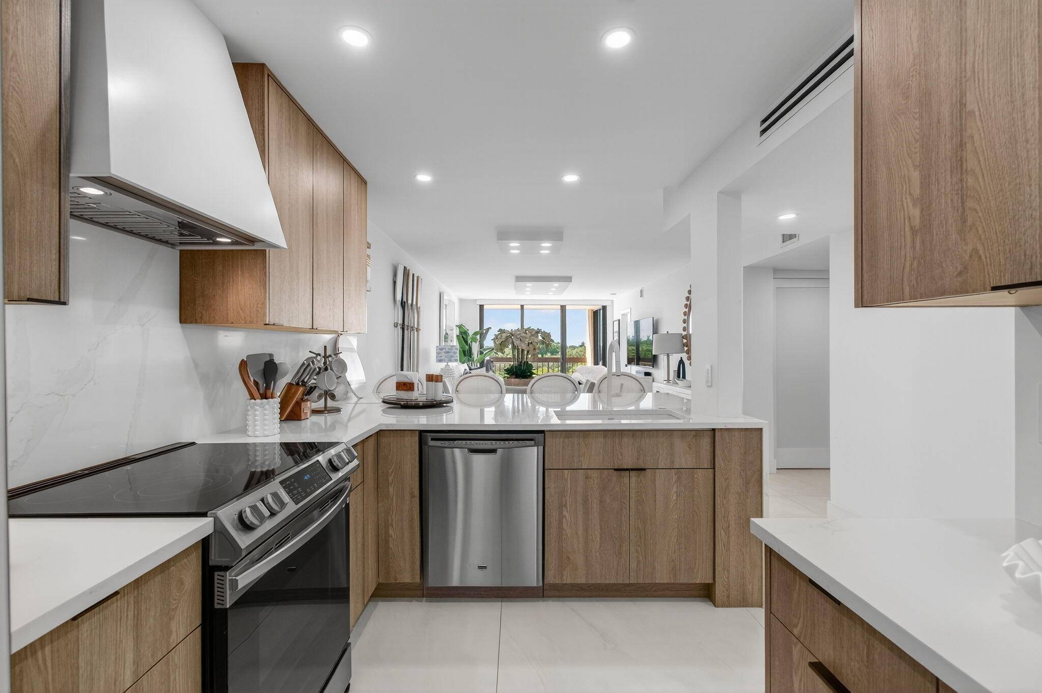 Delray Beach, FL 33444,600 Egret CIR 7501