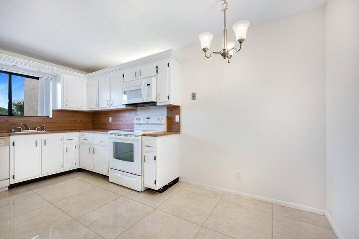Lake Worth, FL 33467,7770 Tahiti Lane 405