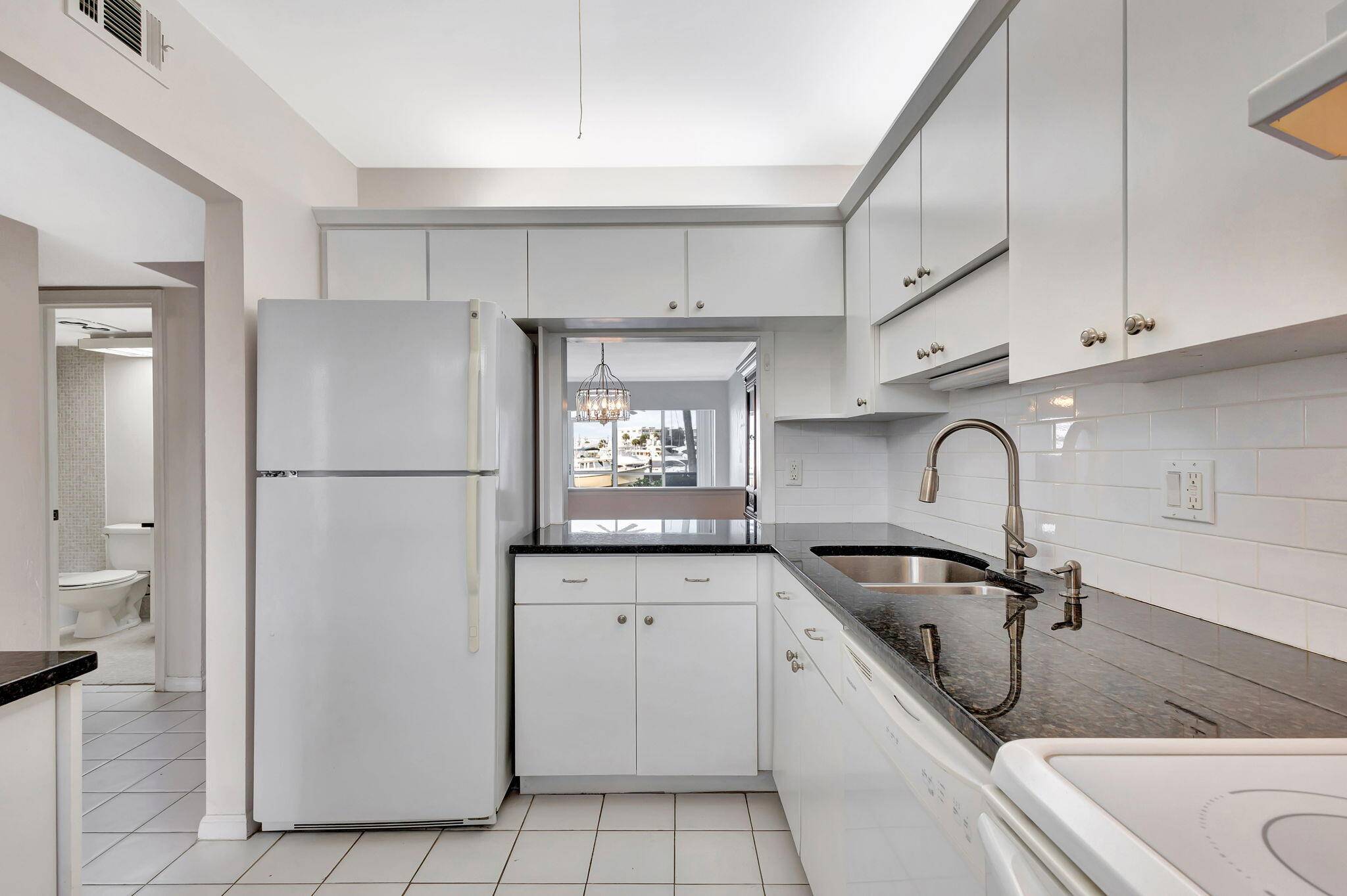 North Palm Beach, FL 33408,21 Yacht Club DR 102