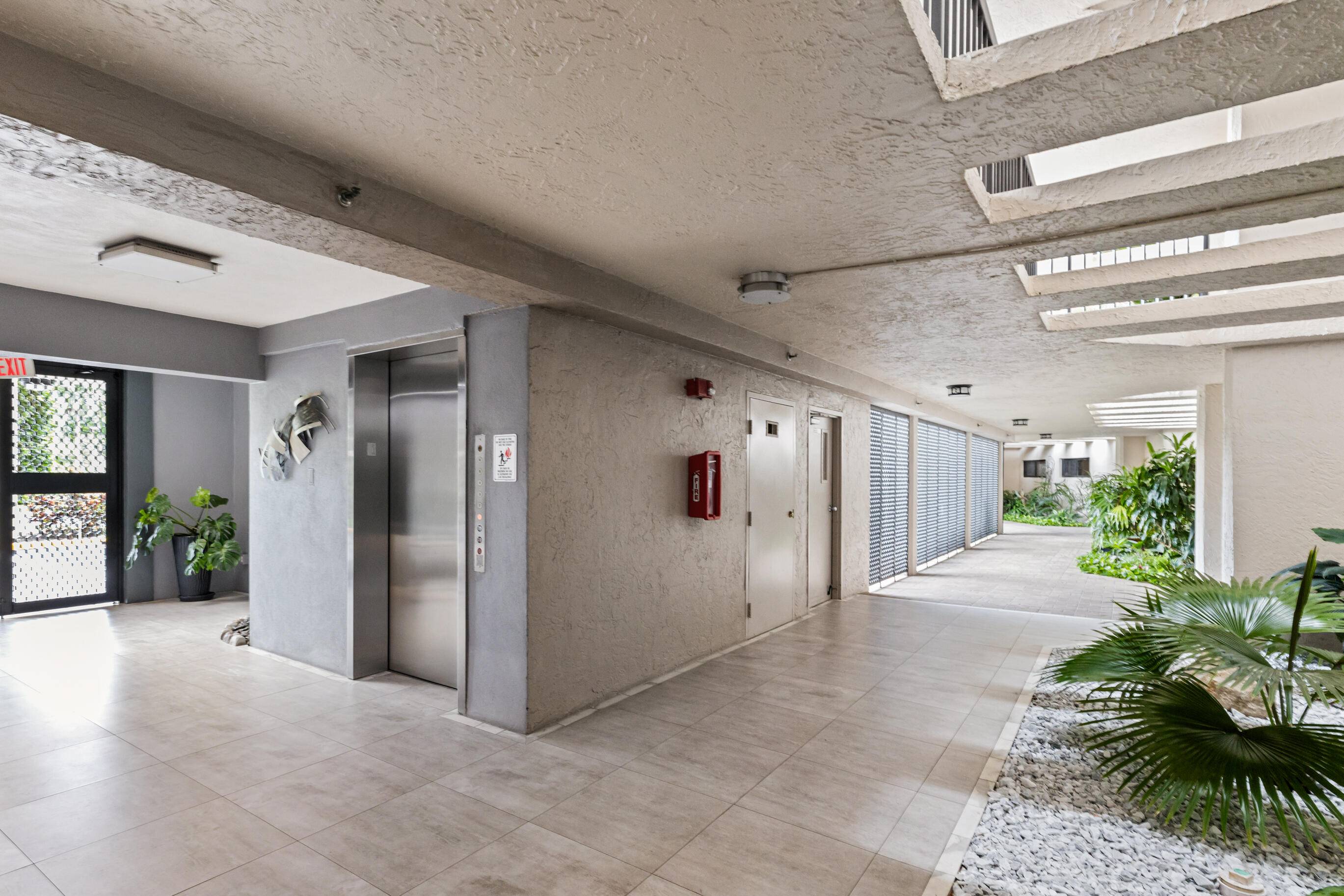 Lake Worth, FL 33467,5279 S Fountains DR 305