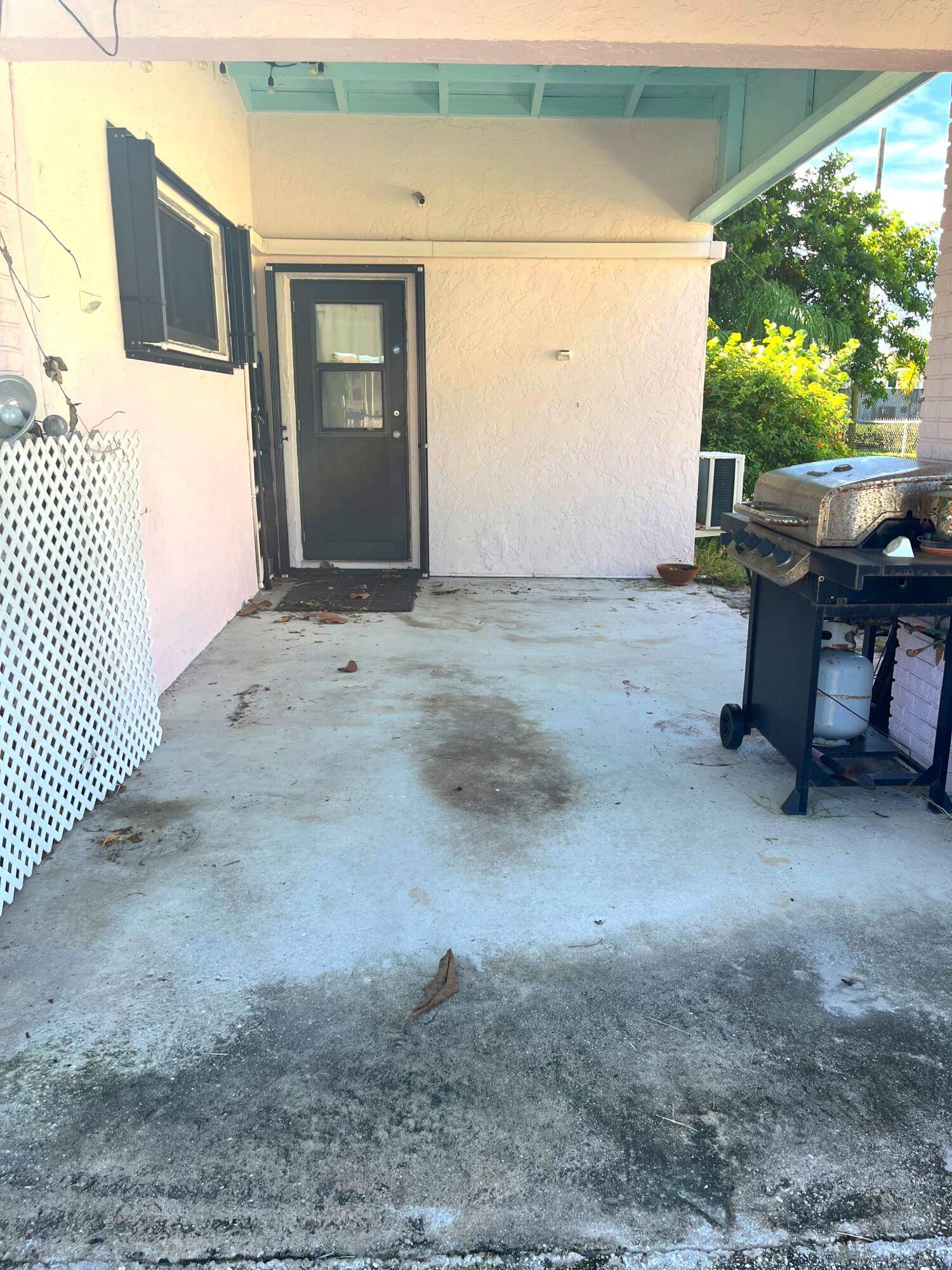 West Palm Beach, FL 33406,2632 Freeport RD