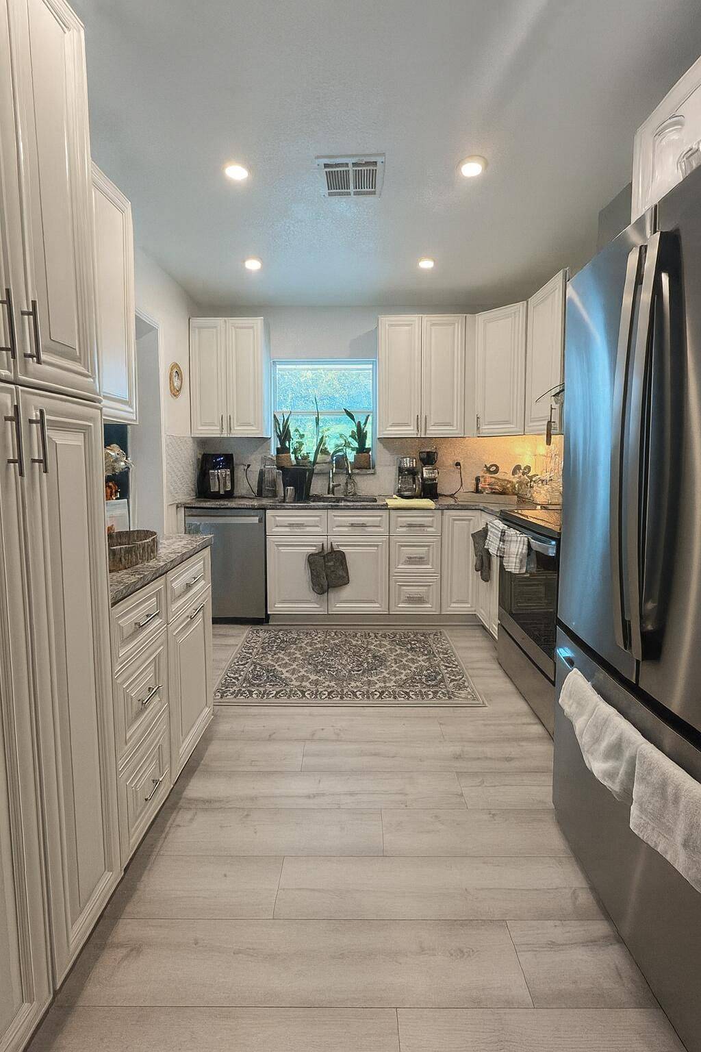 West Palm Beach, FL 33415,2084 Laura LN