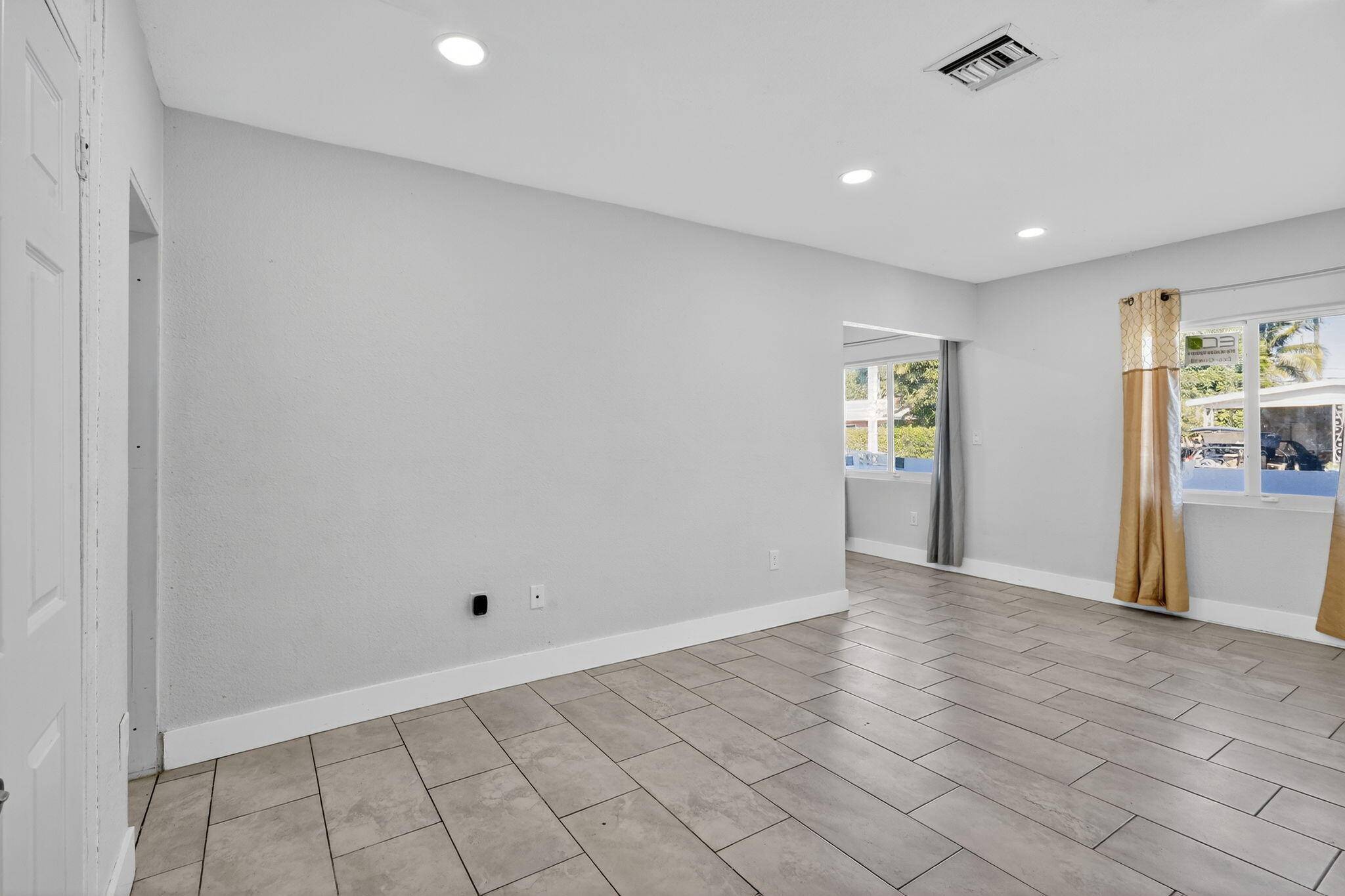 Lake Worth Beach, FL 33460,915 S F ST