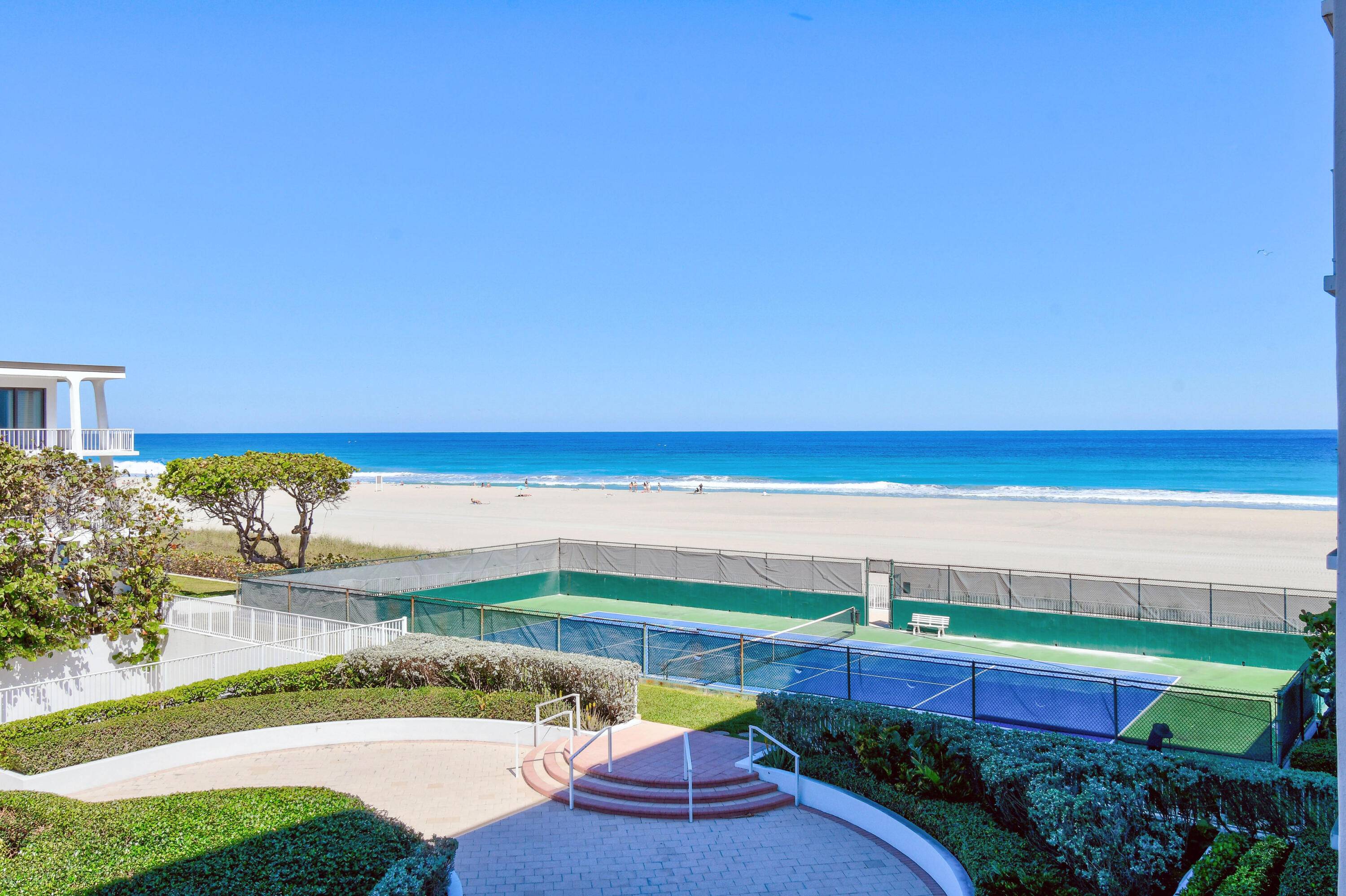 Palm Beach, FL 33480,2295 S Ocean BLVD 424