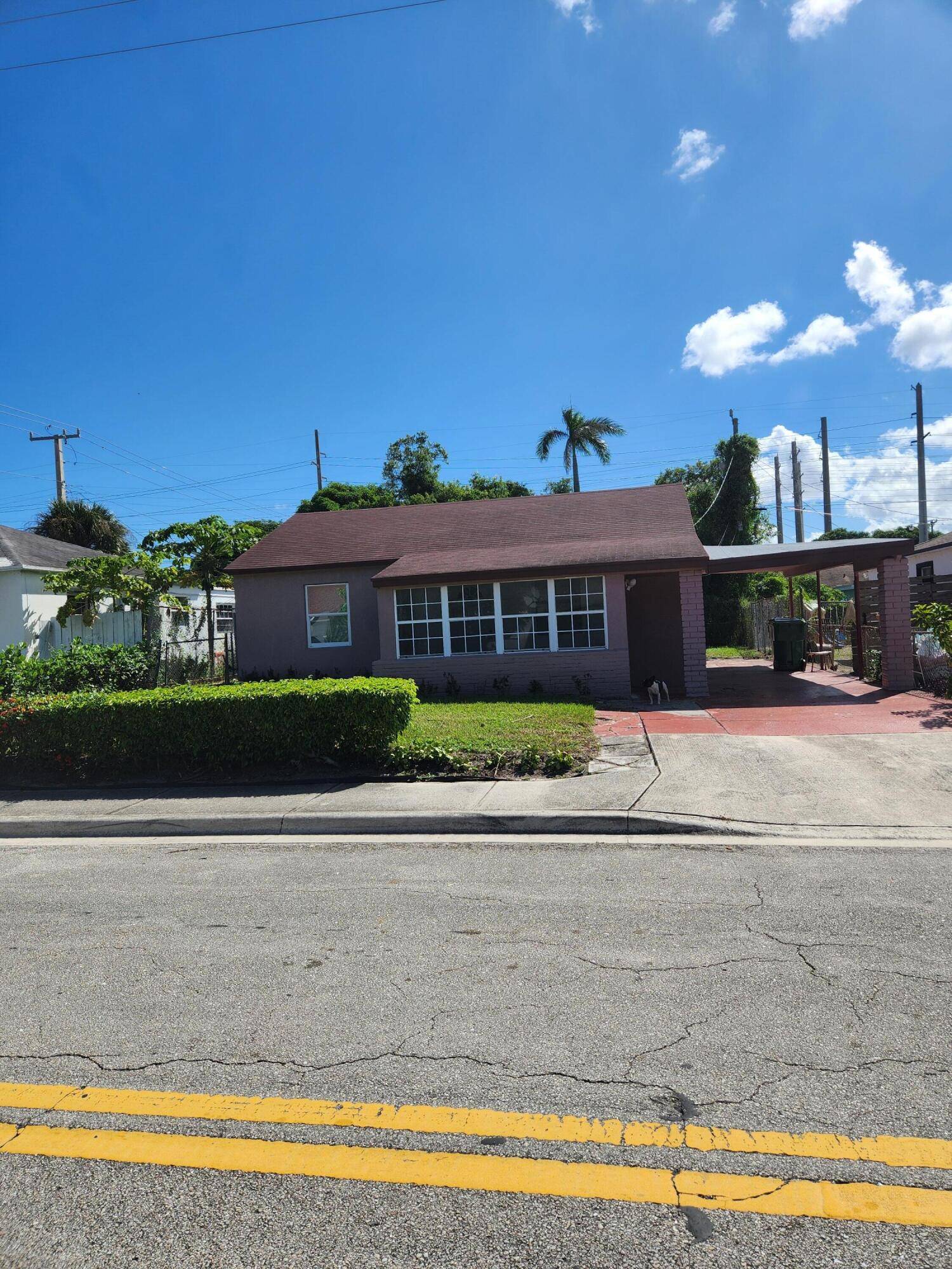 Riviera Beach, FL 33404,609 W 2nd ST