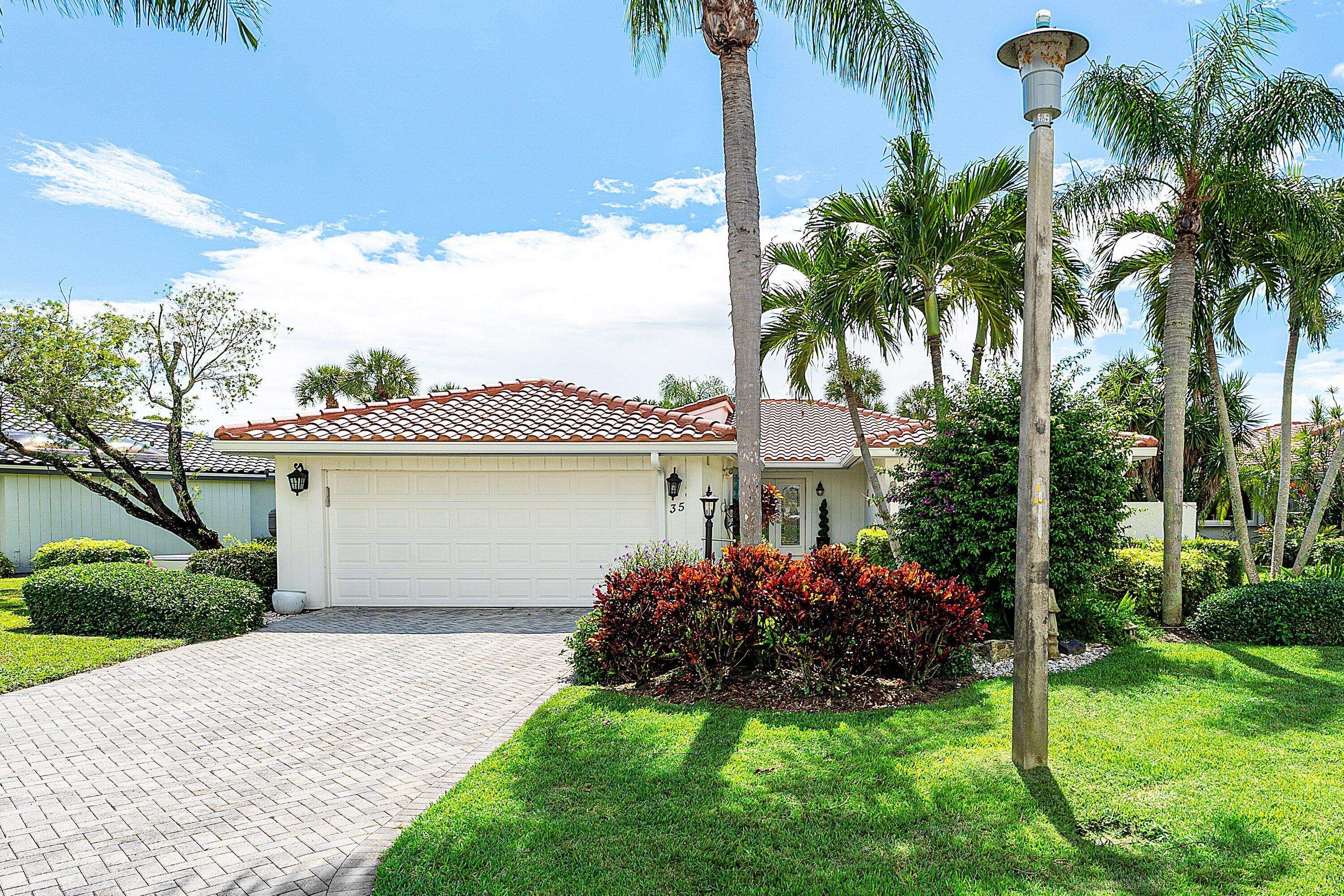 Boynton Beach, FL 33436,35 Woods LN