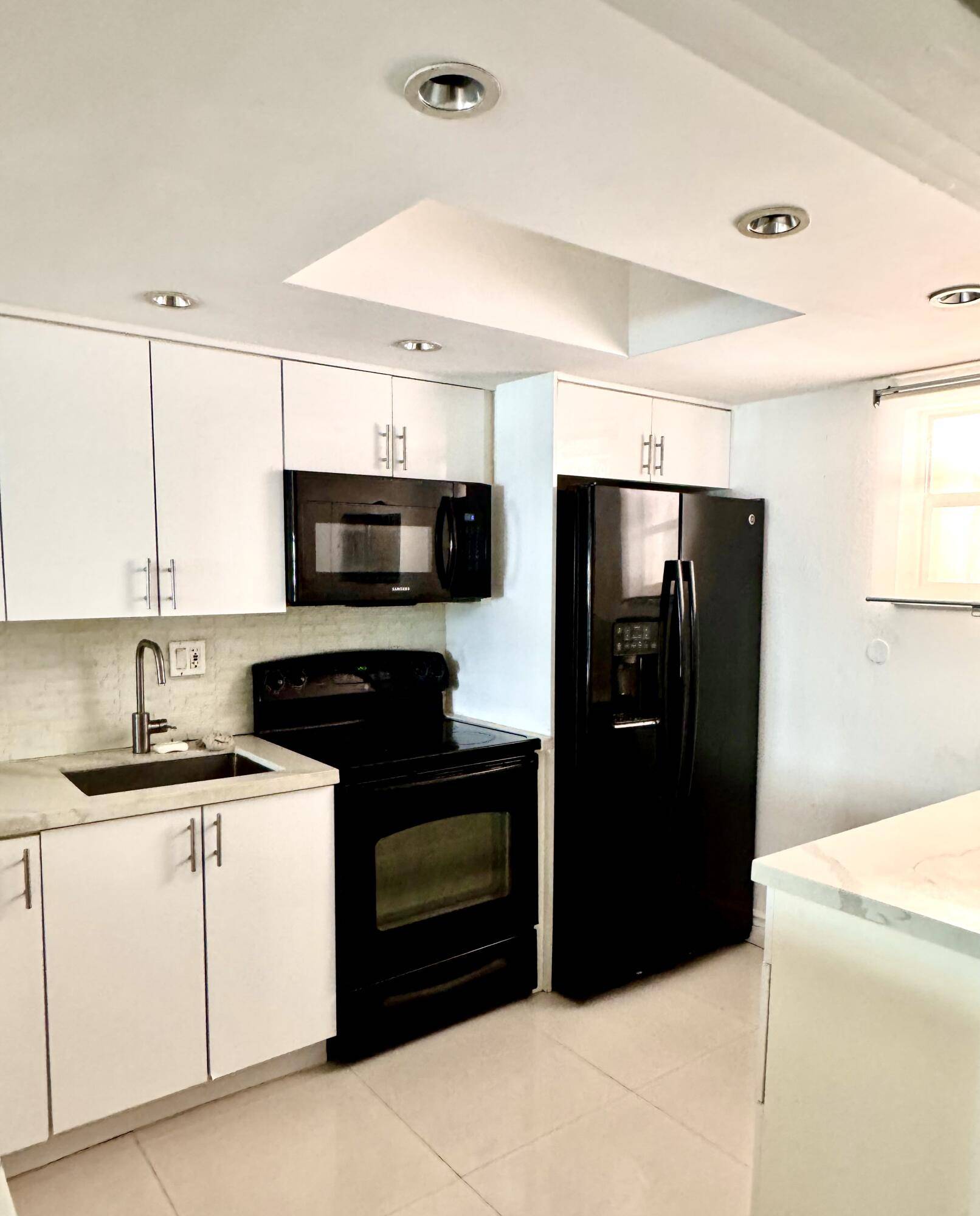 North Miami Beach, FL 33160,2903 NE 163 ST 208