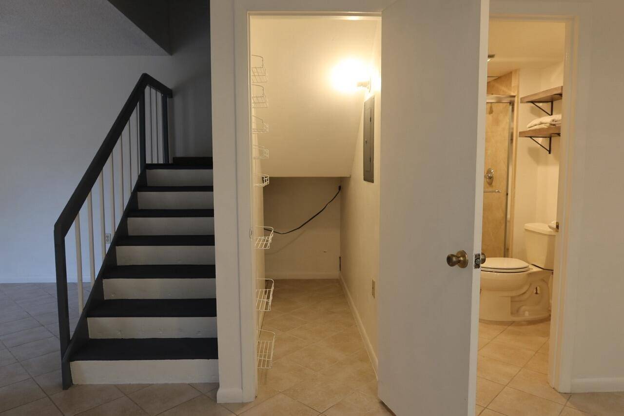 Greenacres, FL 33463,507 5th LN