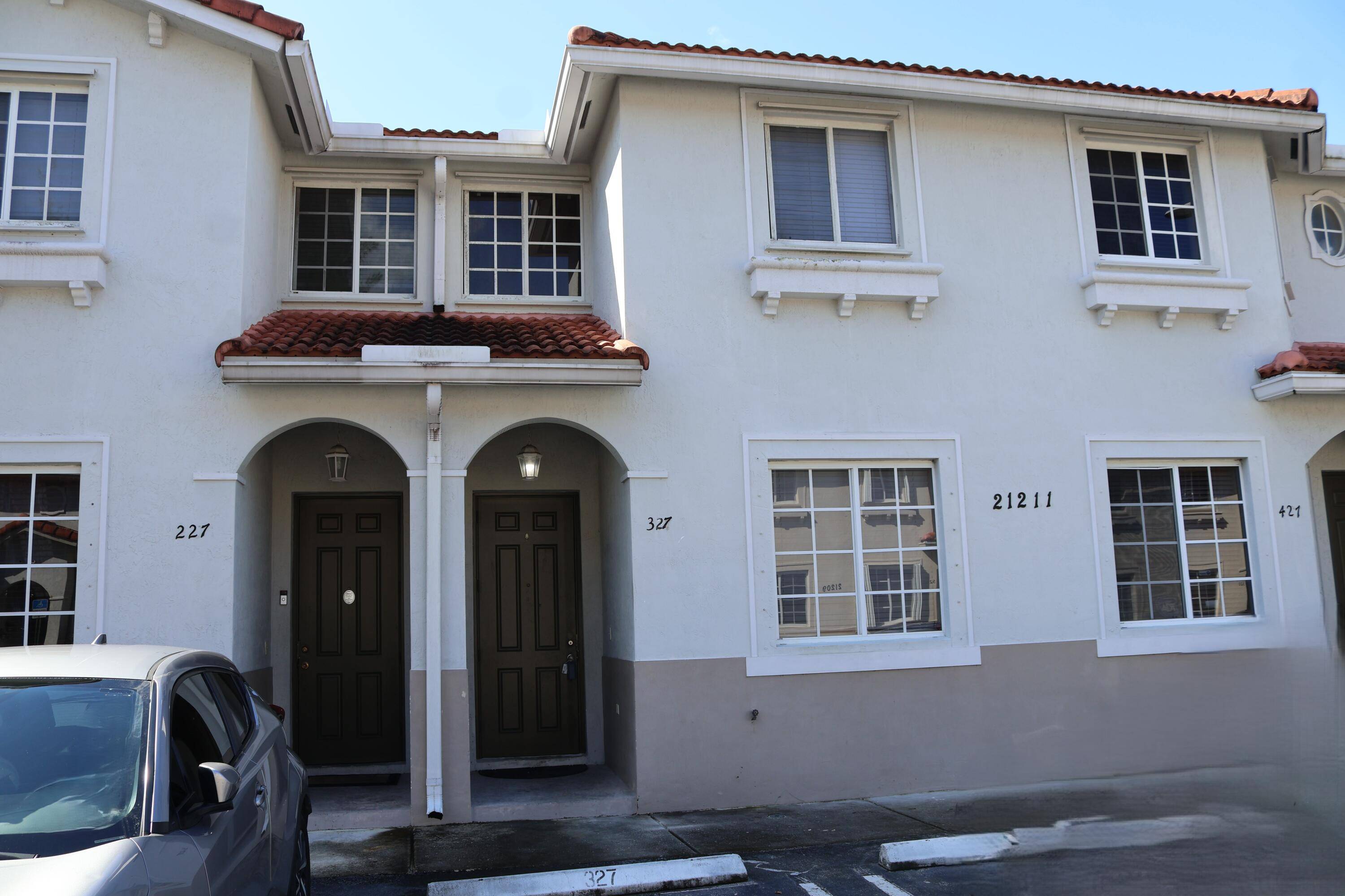 Miami Gardens, FL 33169,21211 NW 14th PL 3-27