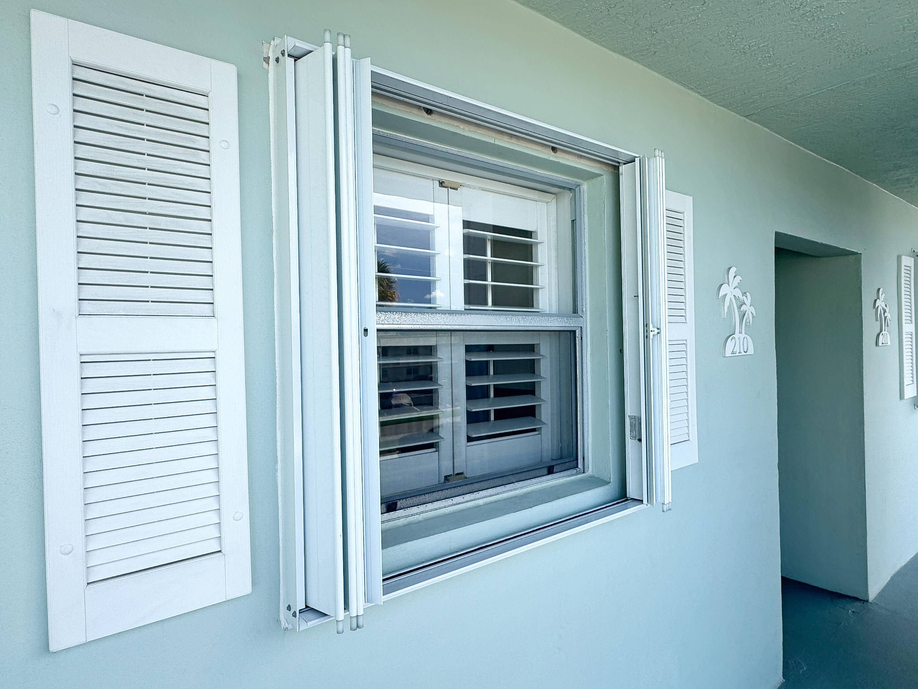 North Palm Beach, FL 33408,120 Wettaw LN 210