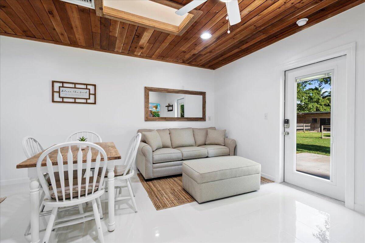 West Palm Beach, FL 33412,11647 N 62nd LN