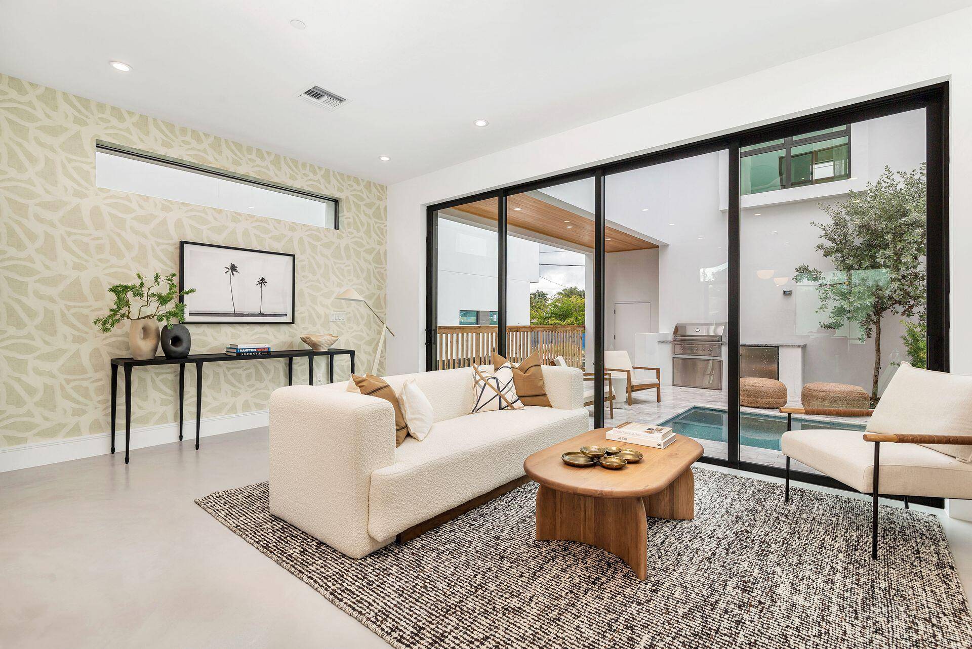 West Palm Beach, FL 33401,1975 Dock ST