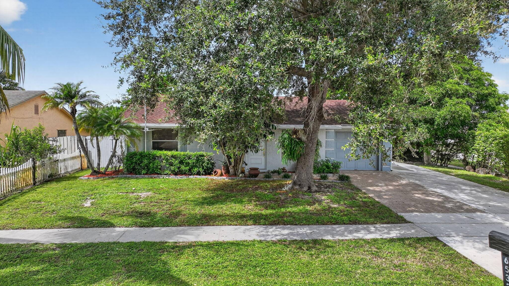 Lake Worth, FL 33463,6533 Athena DR