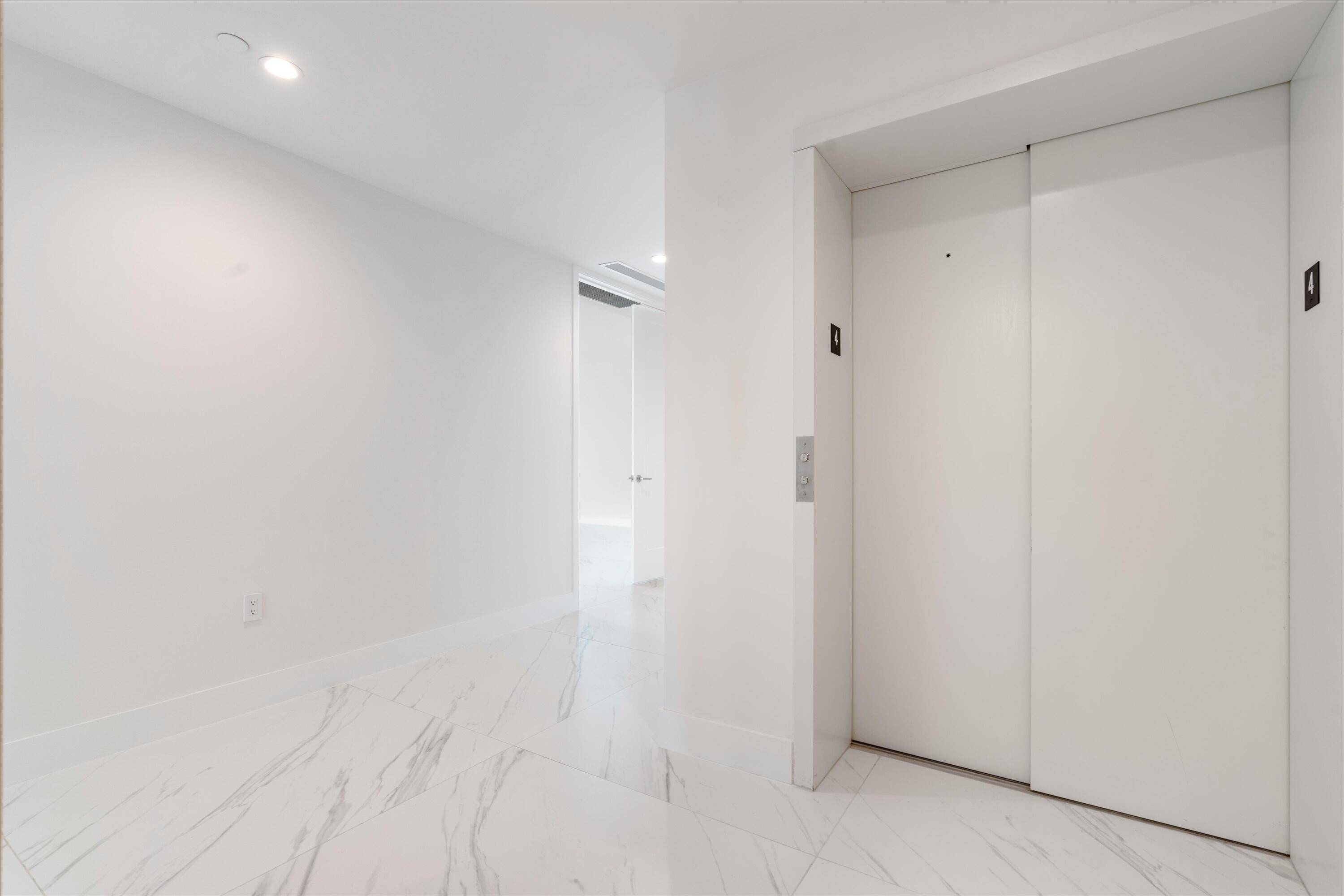 Boca Raton, FL 33432,495 E Royal Palm RD 402