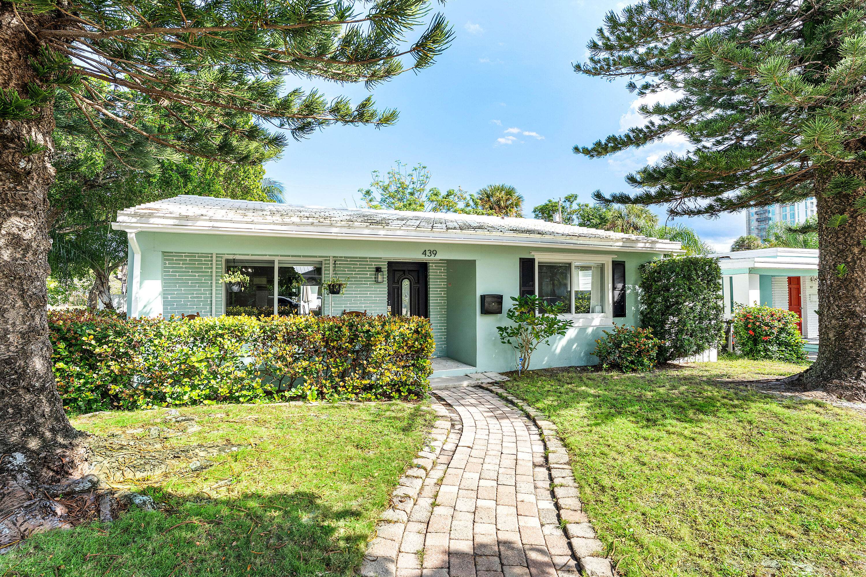 West Palm Beach, FL 33407,439 45th ST