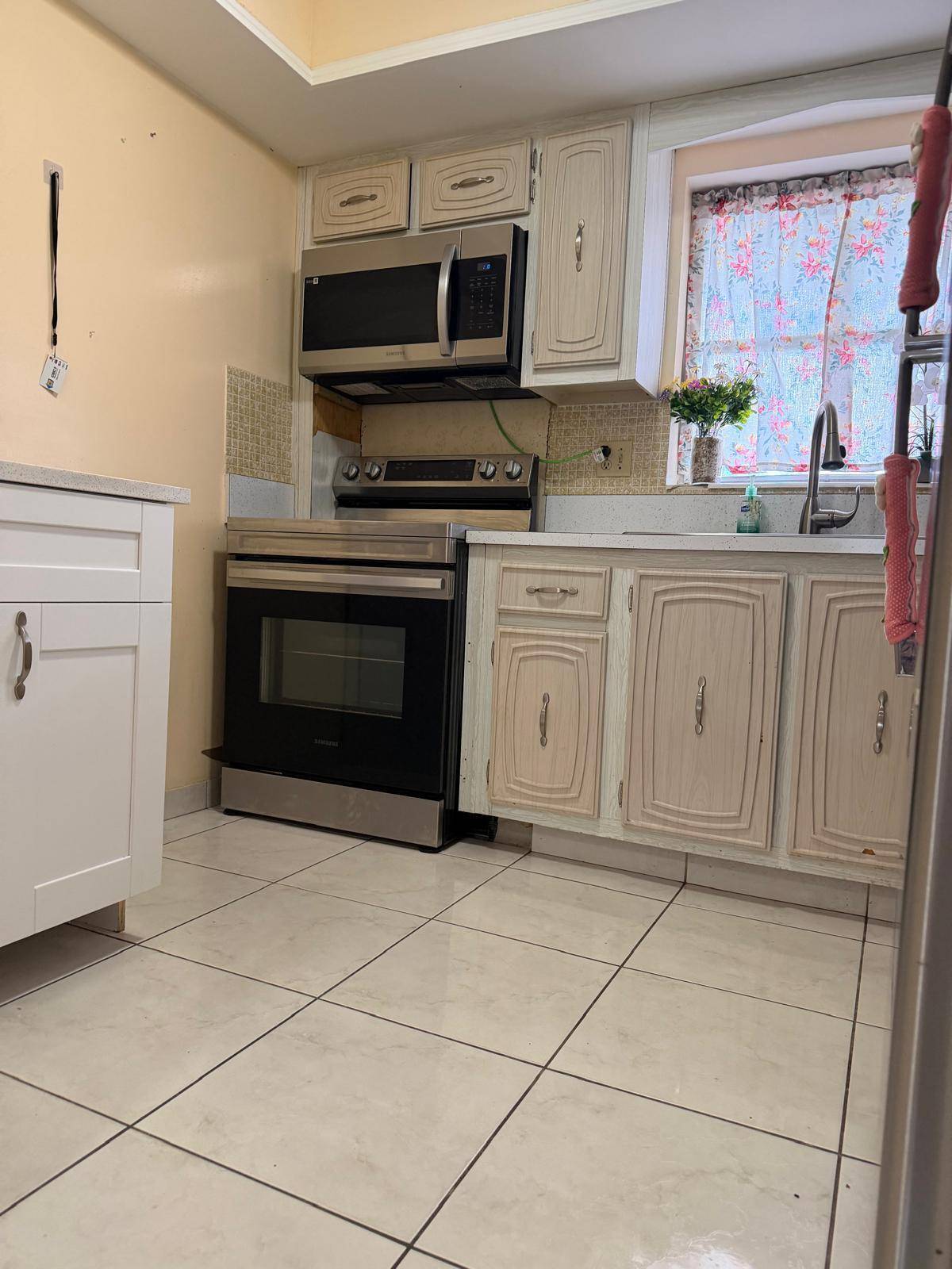 West Palm Beach, FL 33415,2737 E Emory DR C