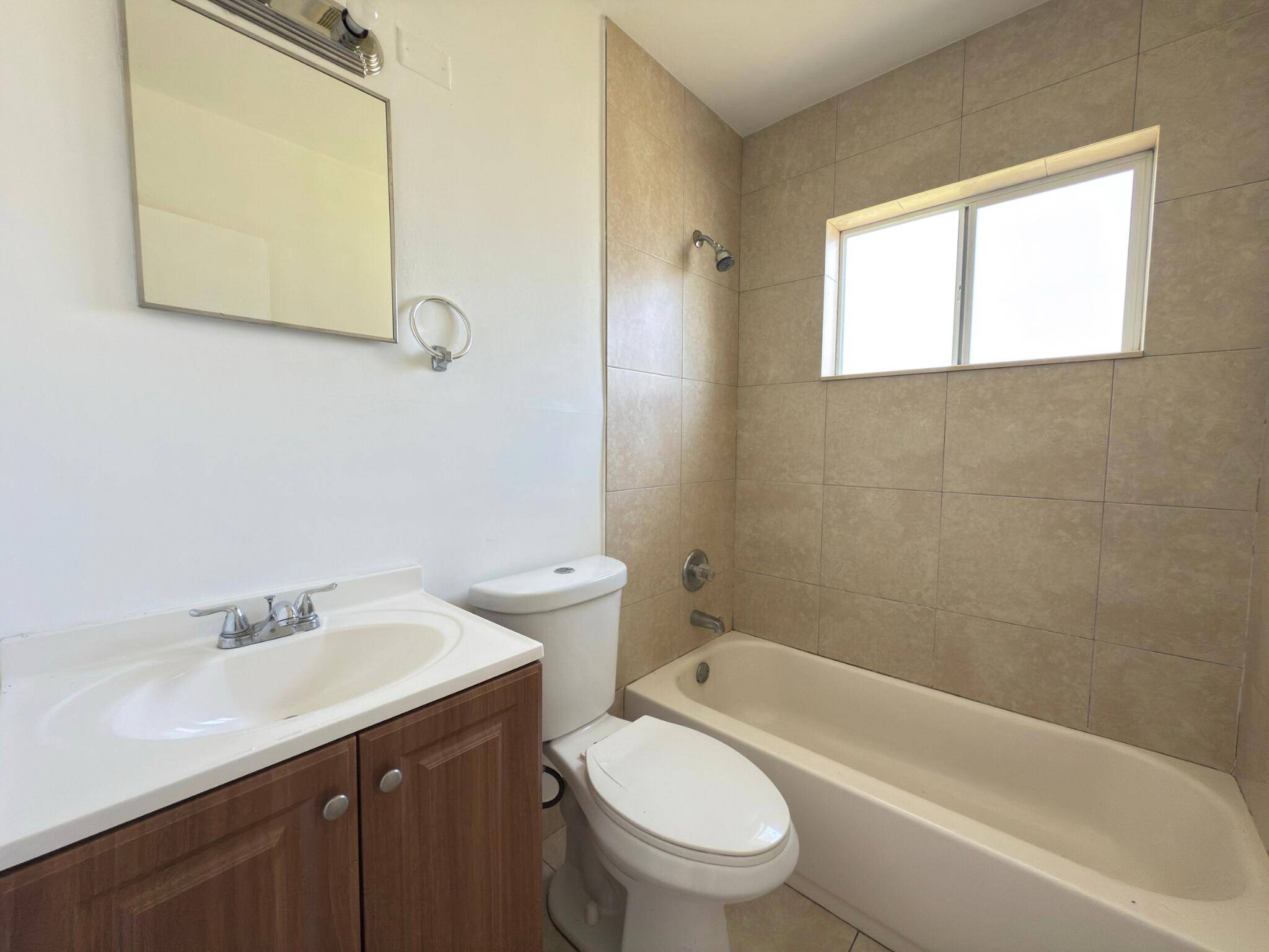 Riviera Beach, FL 33404,1172 W 34th ST 1