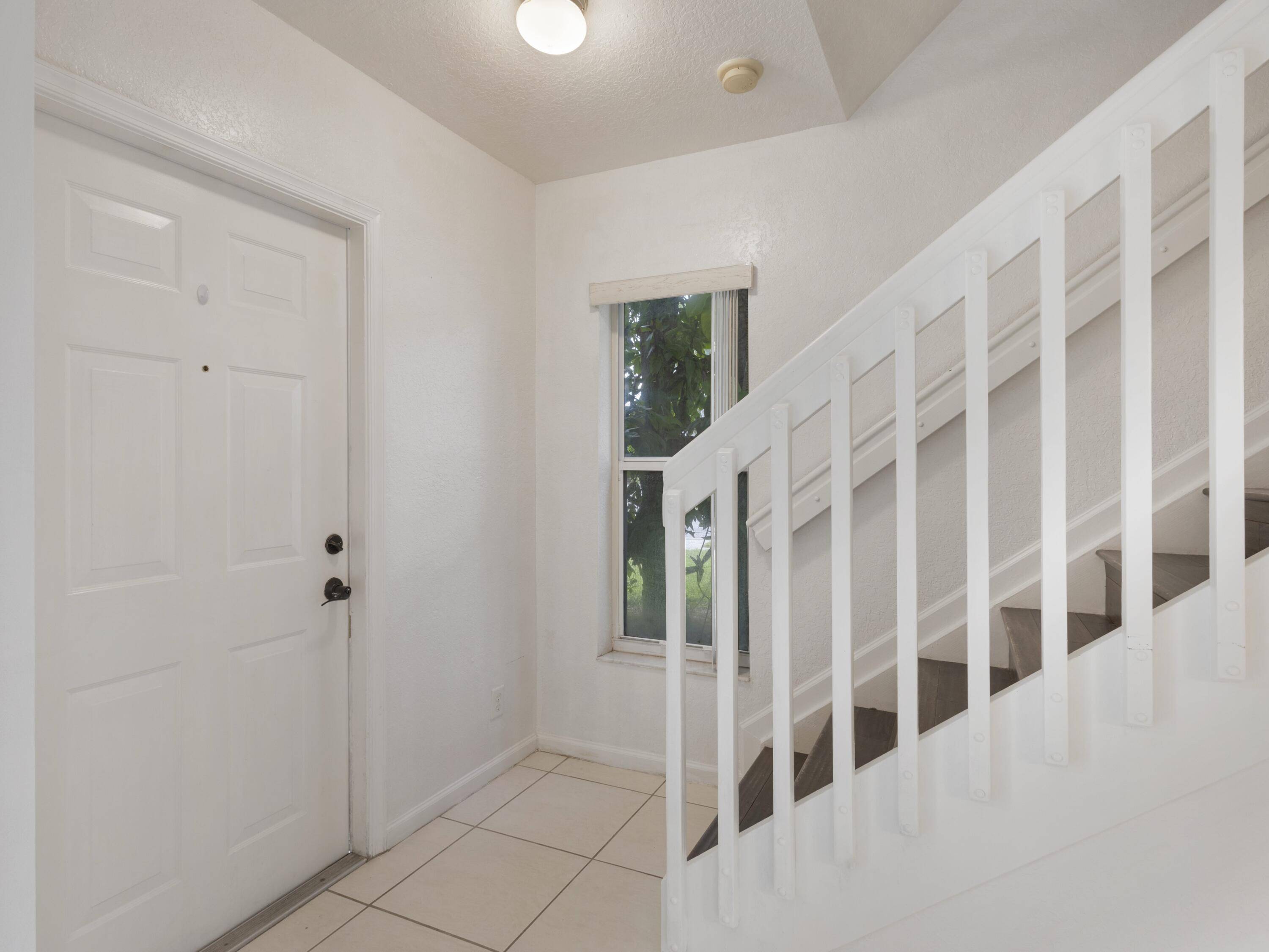 West Palm Beach, FL 33406,970 Summit Lake DR