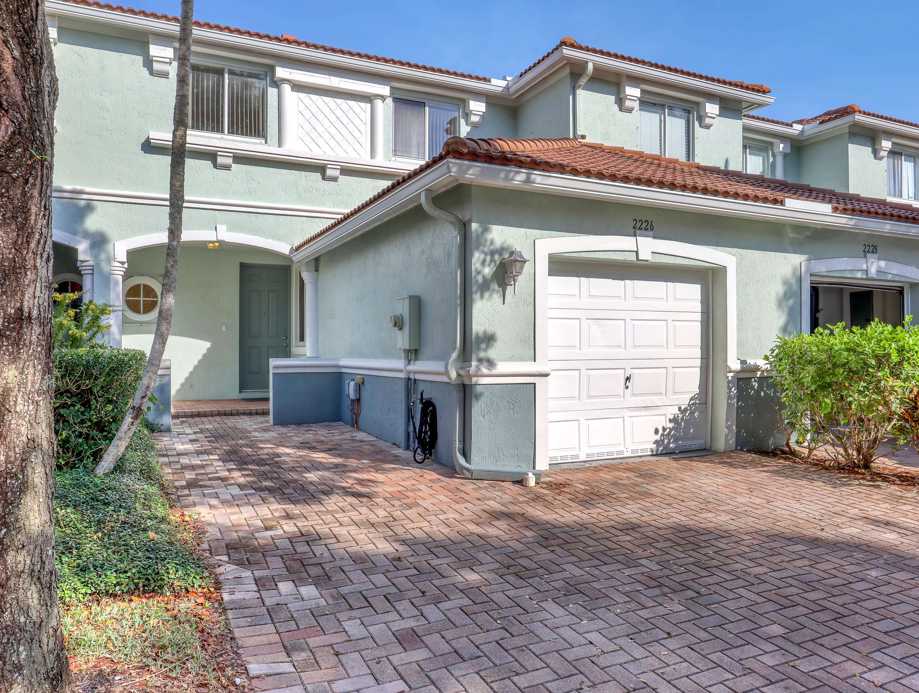 Riviera Beach, FL 33404,2226 Oakmont DR