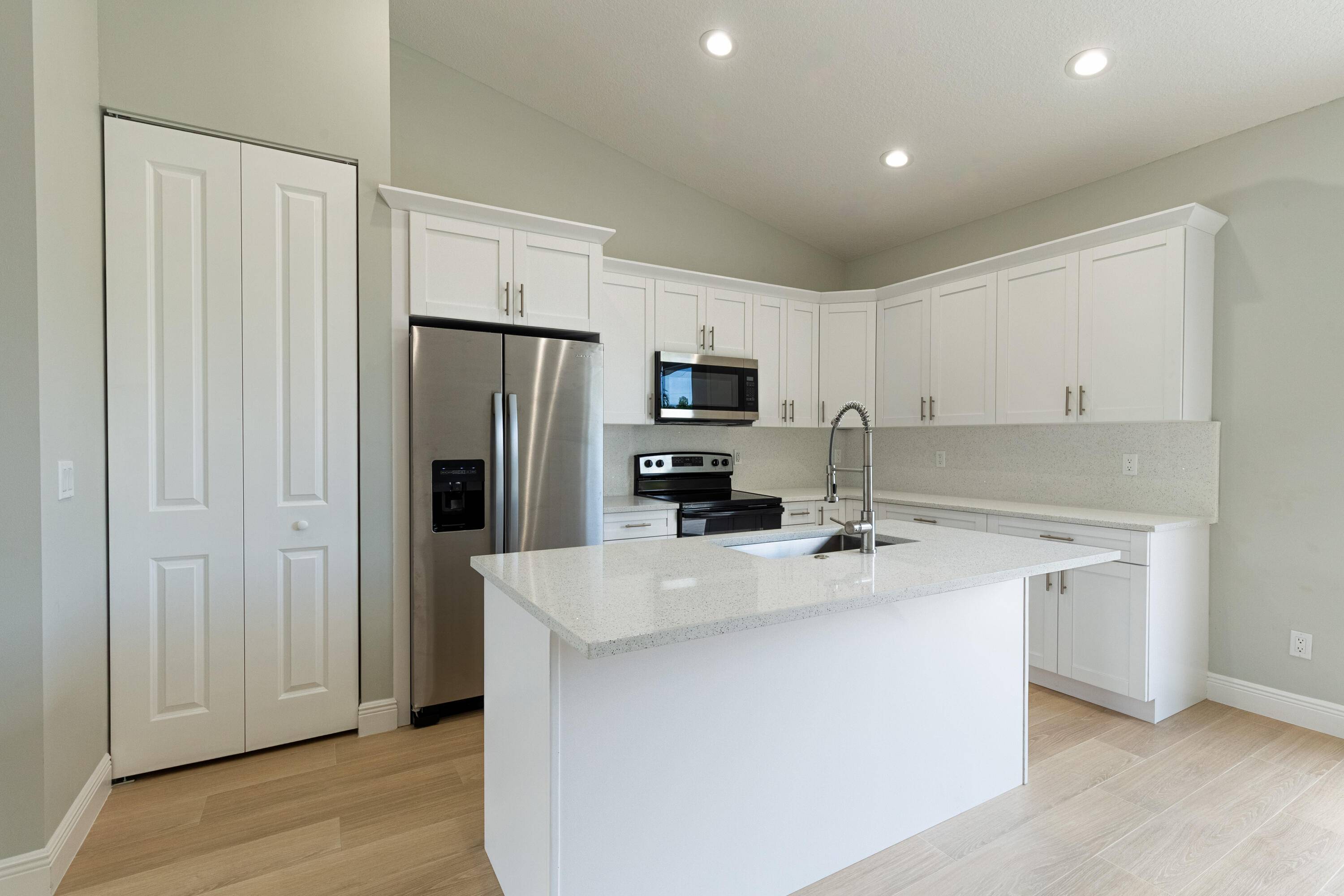 Palm Springs, FL 33406,4084 Linda LN