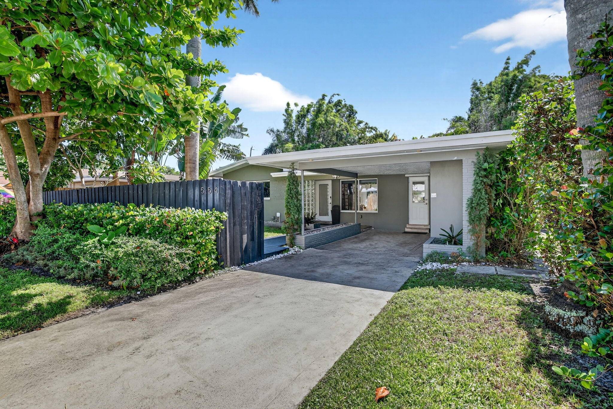 Oakland Park, FL 33309,554 NW 45th CT