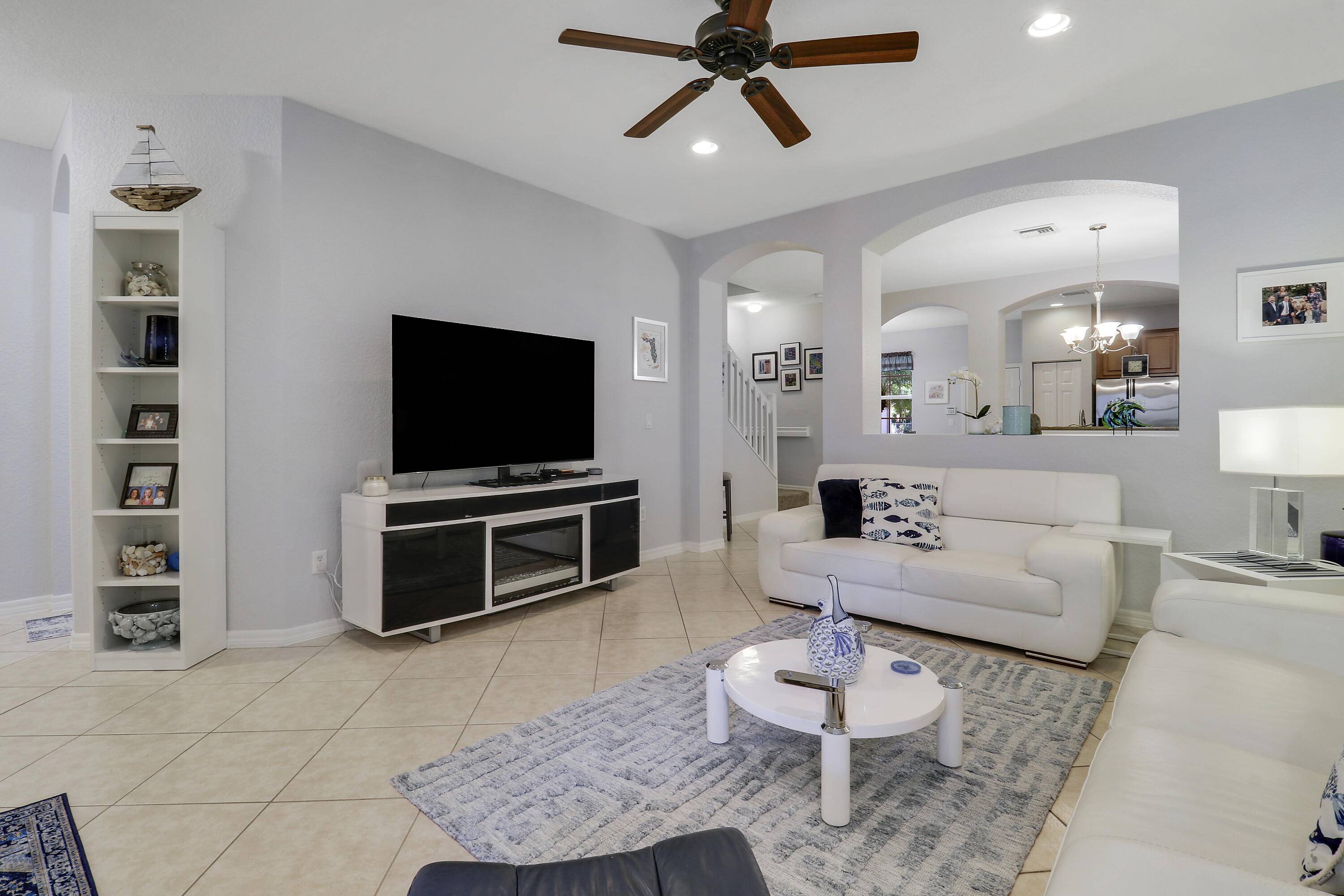 Jupiter, FL 33458,121 Seagrape DR 102