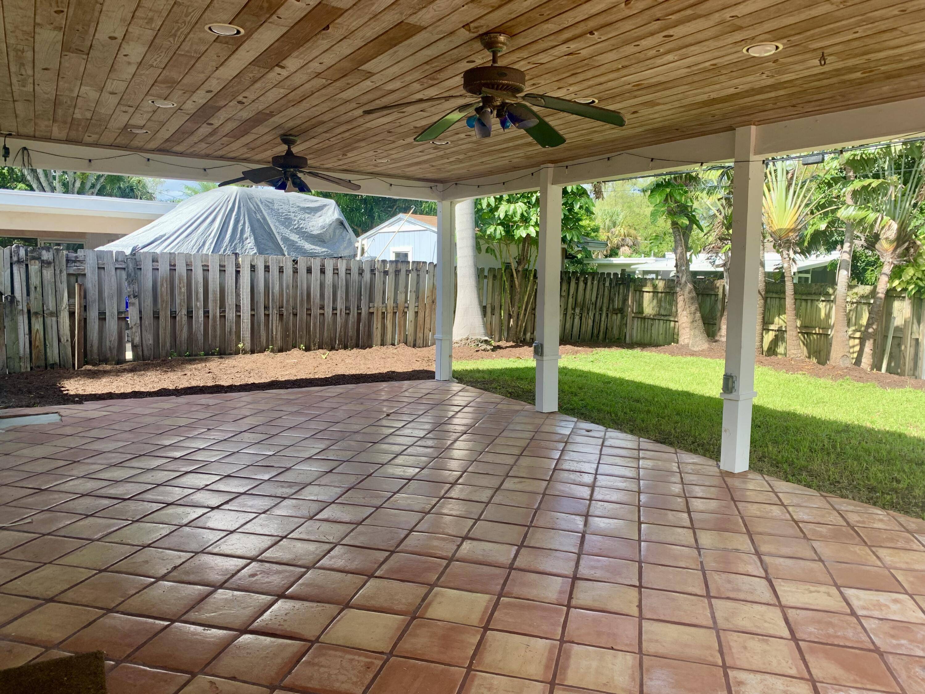 Lake Worth, FL 33461,1423 Crest DR