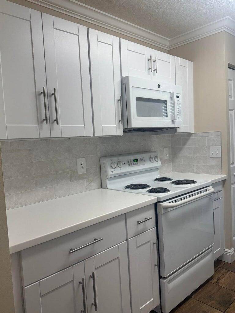 Jupiter, FL 33458,1139 Town Center DR 11