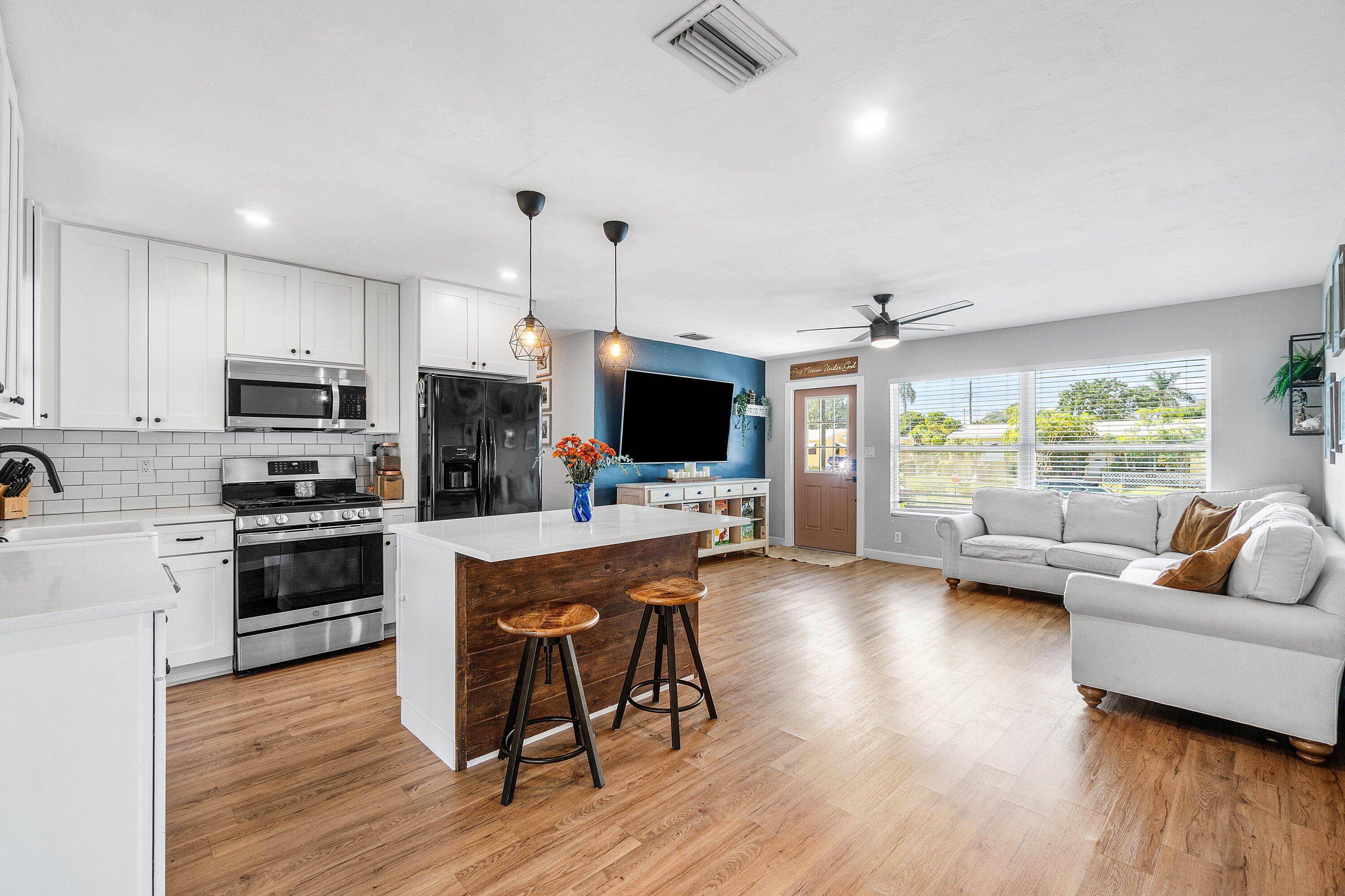 Lake Worth Beach, FL 33461,826 Small DR