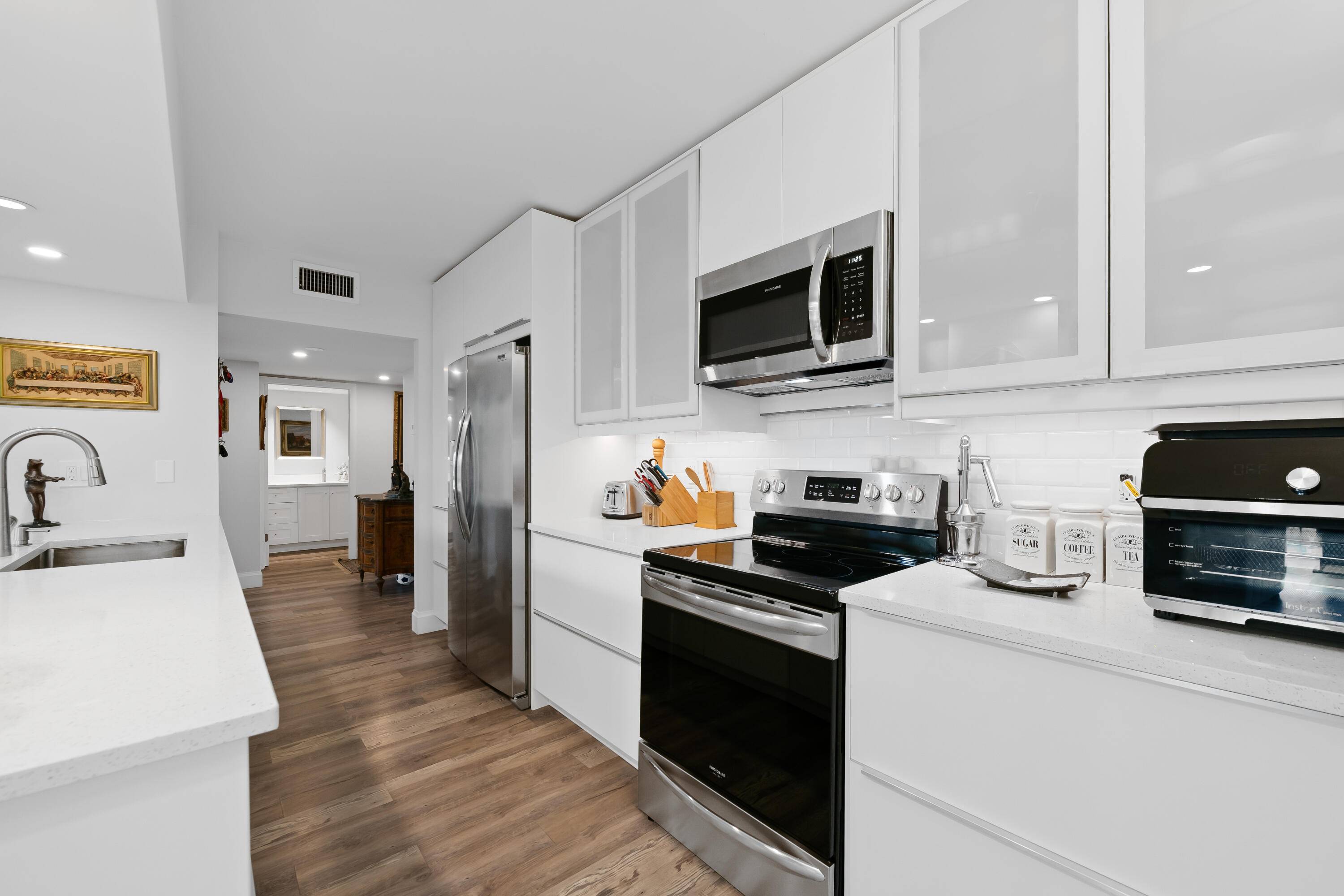 Boca Raton, FL 33487,799 Jeffery ST 202