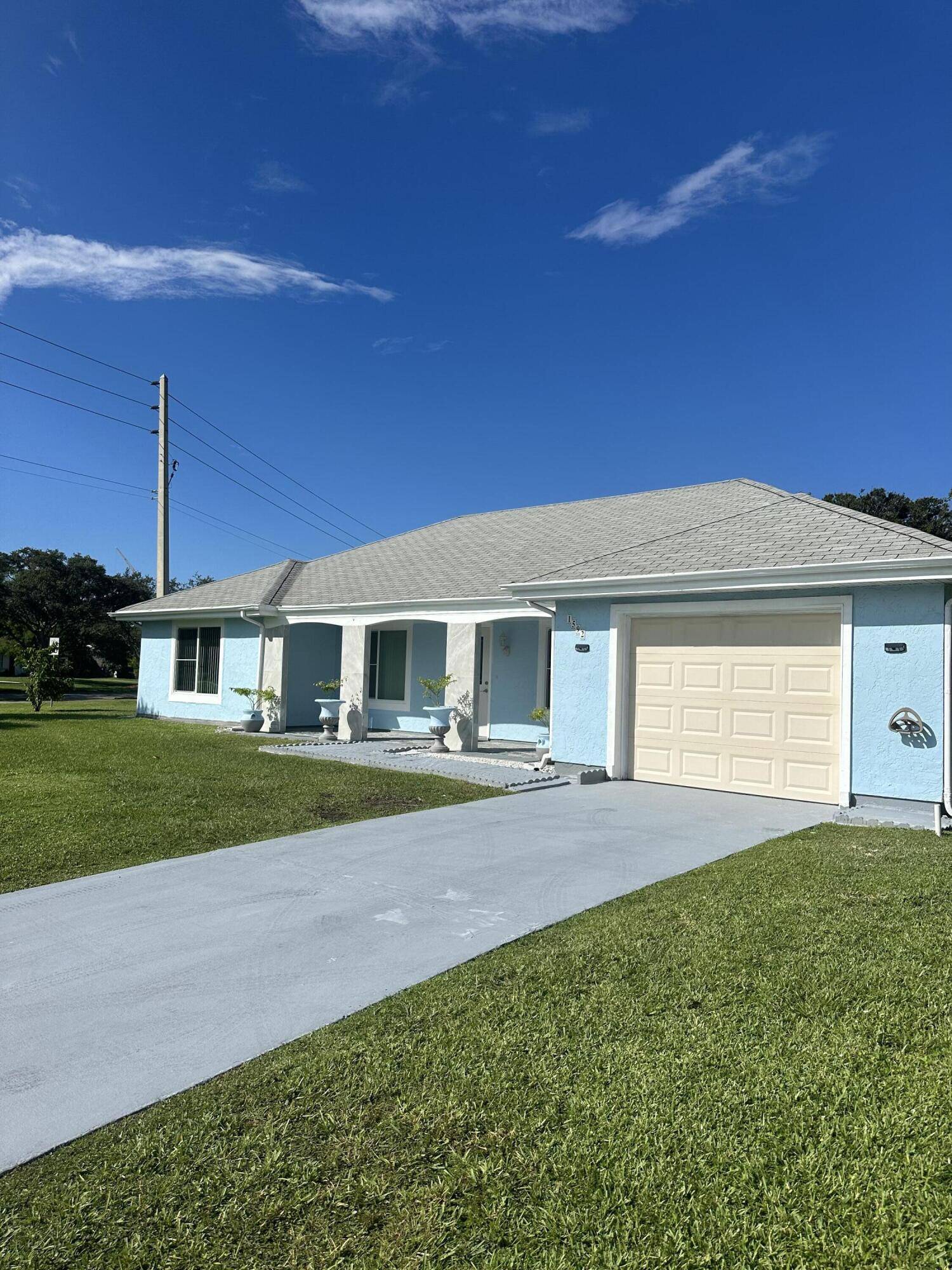 Port Saint Lucie, FL 34952,1592 SE Burning CT