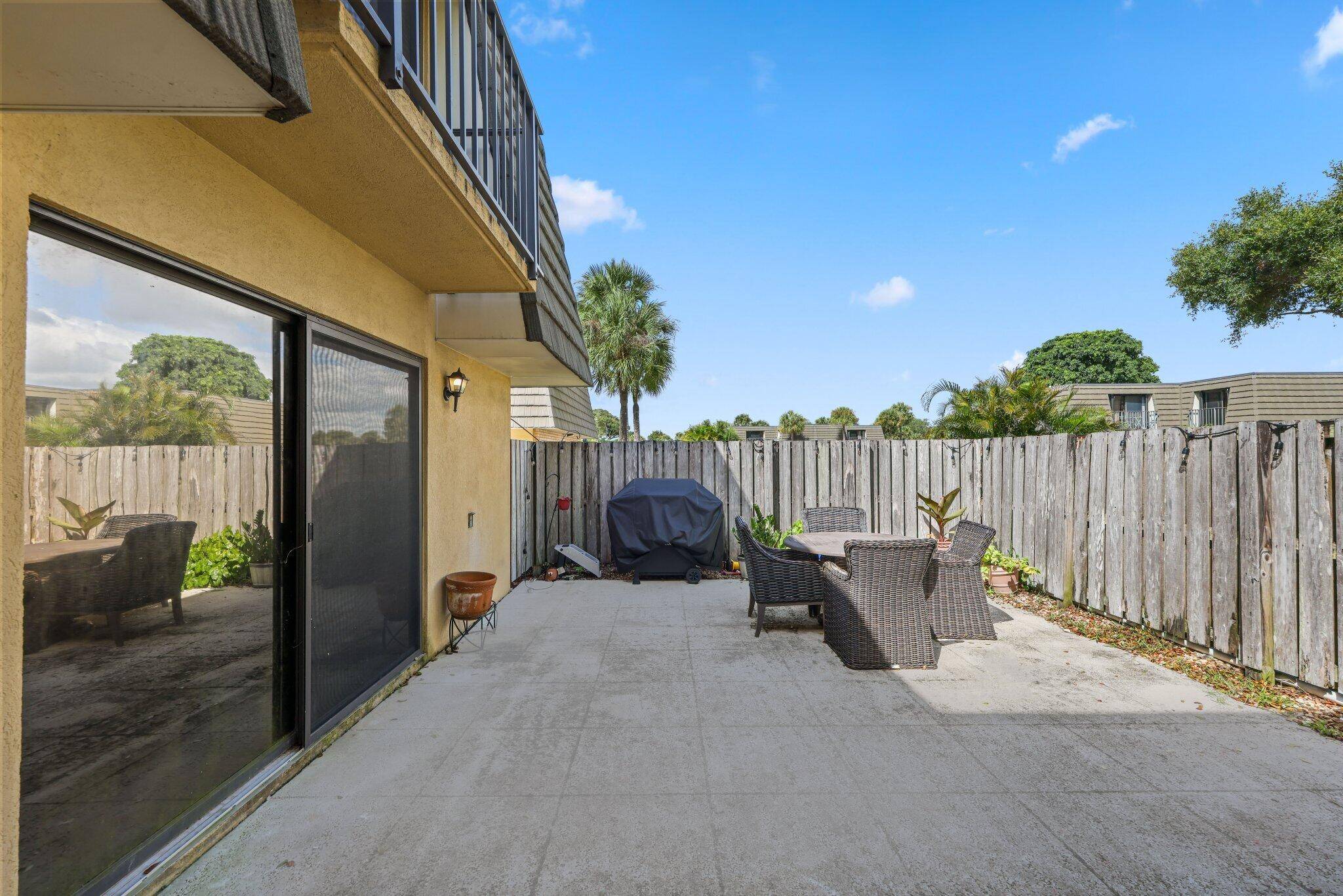 West Palm Beach, FL 33407,1023 10th WAY