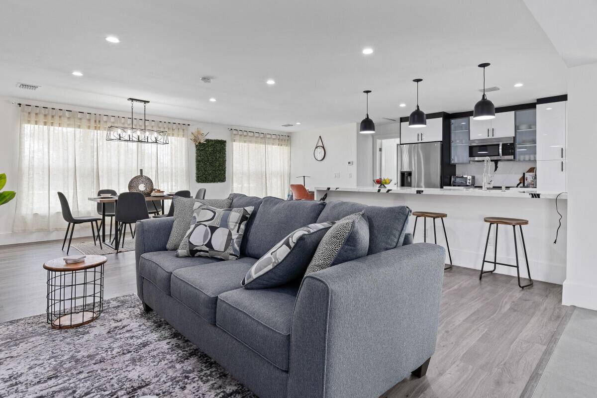 West Palm Beach, FL 33401,1456 Cross WAY