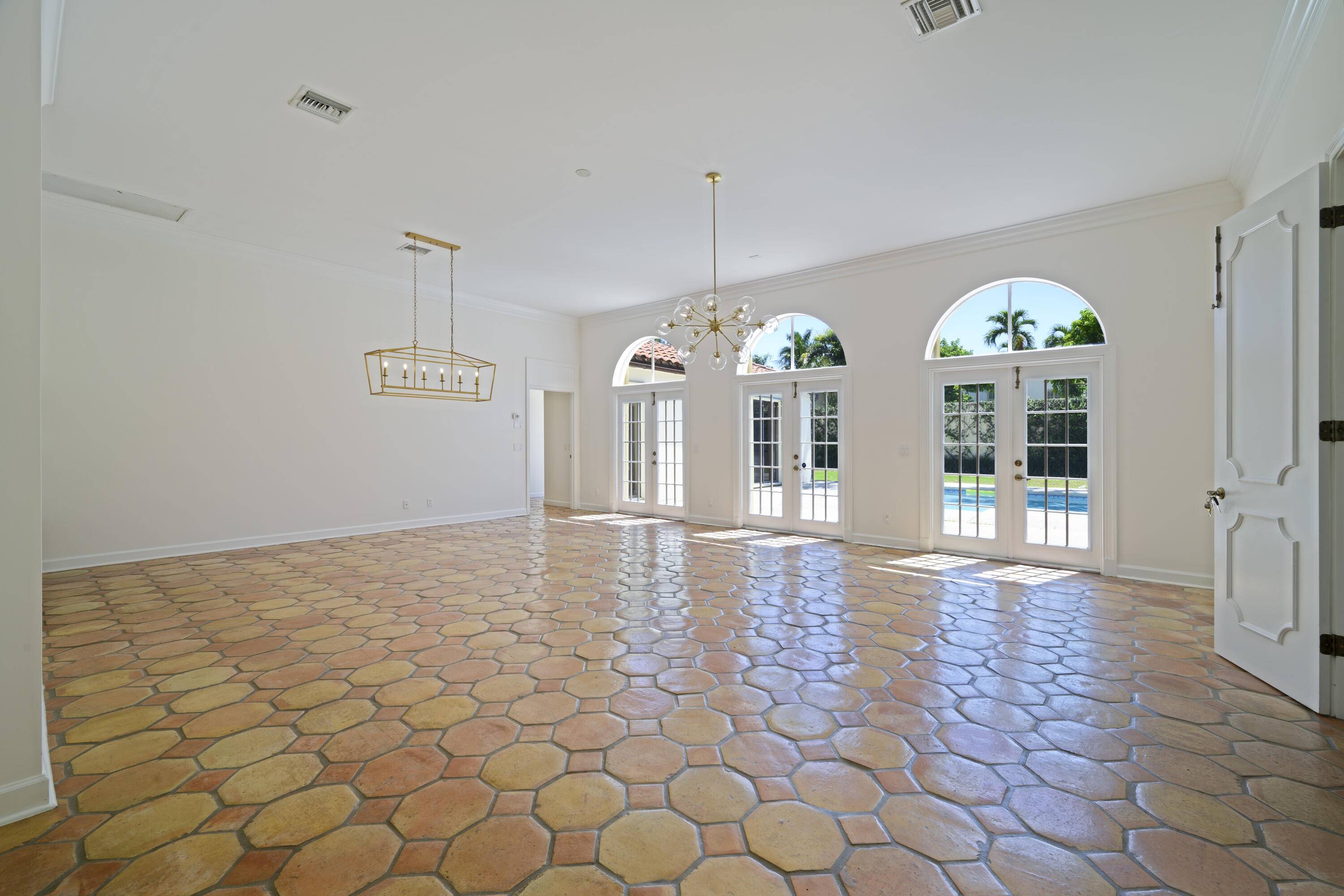 Palm Beach, FL 33480,165 Seminole AVE