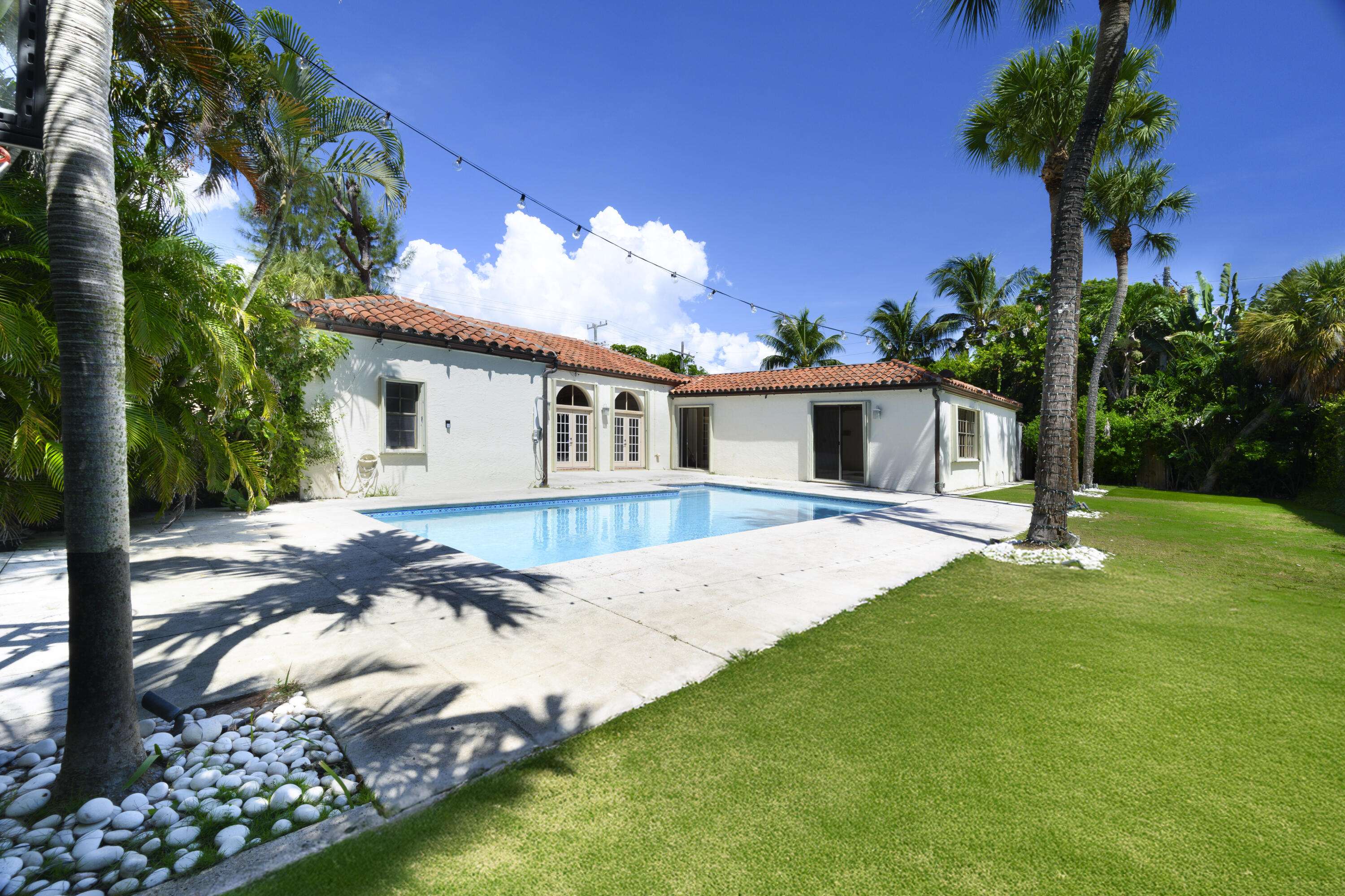 Palm Beach, FL 33480,165 Seminole AVE