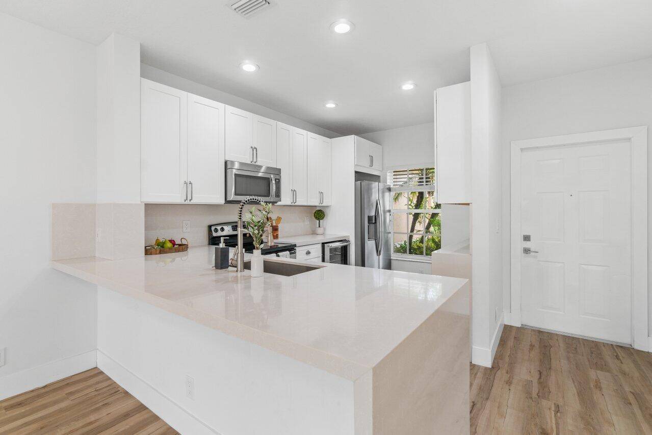 Boynton Beach, FL 33437,6427 Park Lake CIR