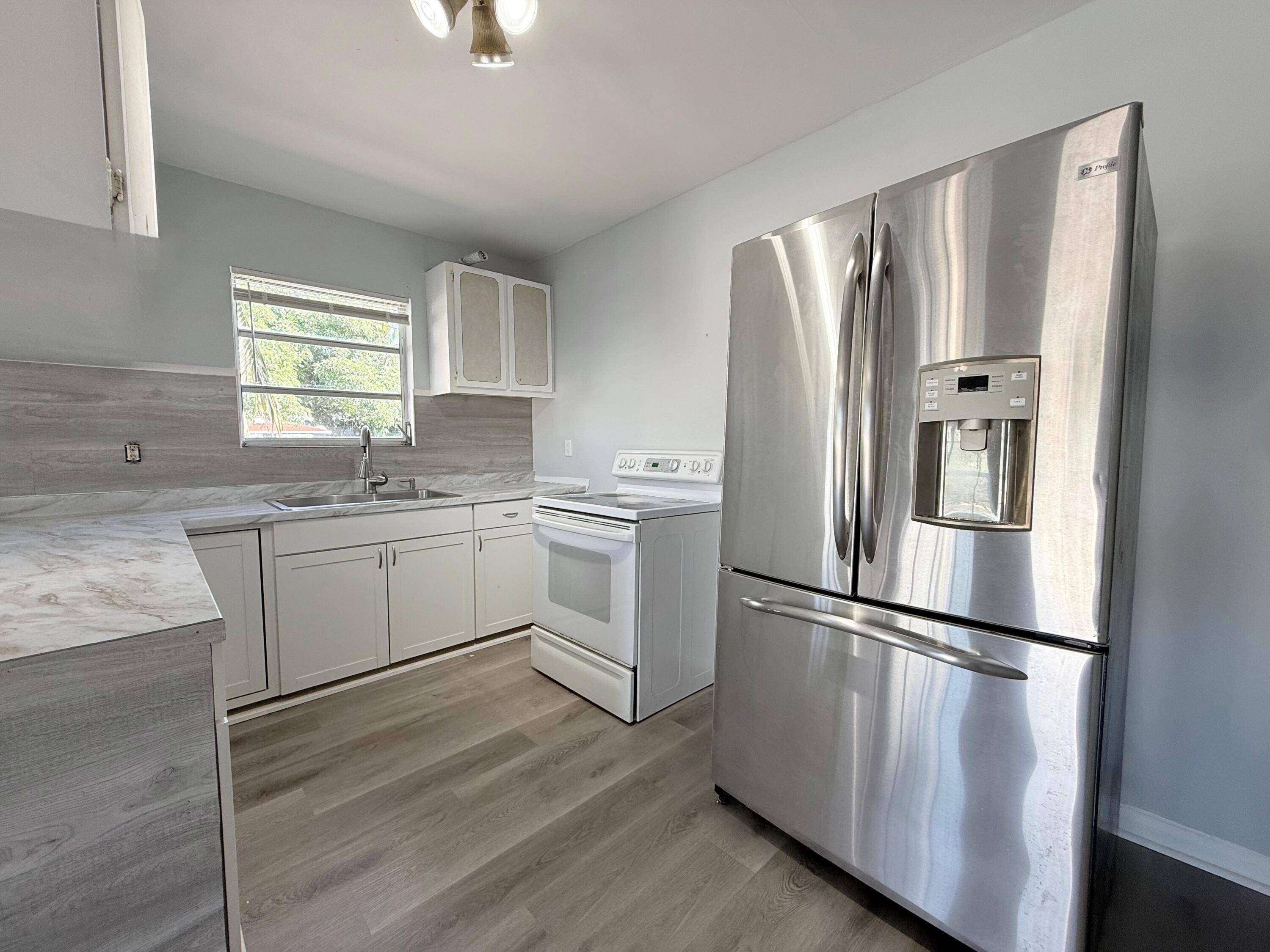 West Palm Beach, FL 33405,1000 W Lakewood RD 7