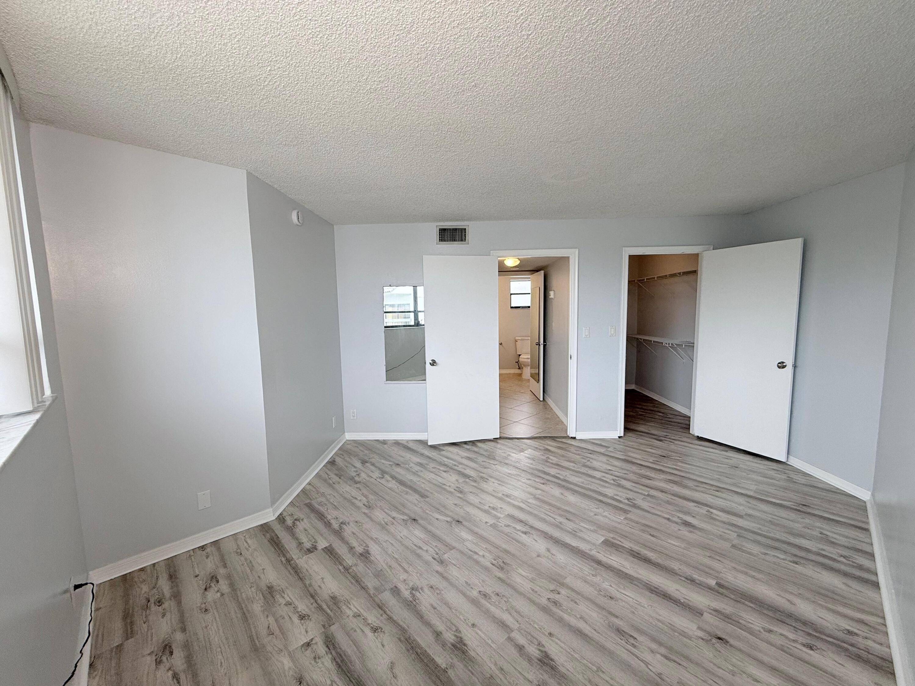 West Palm Beach, FL 33401,1720 N Congress AVE 404