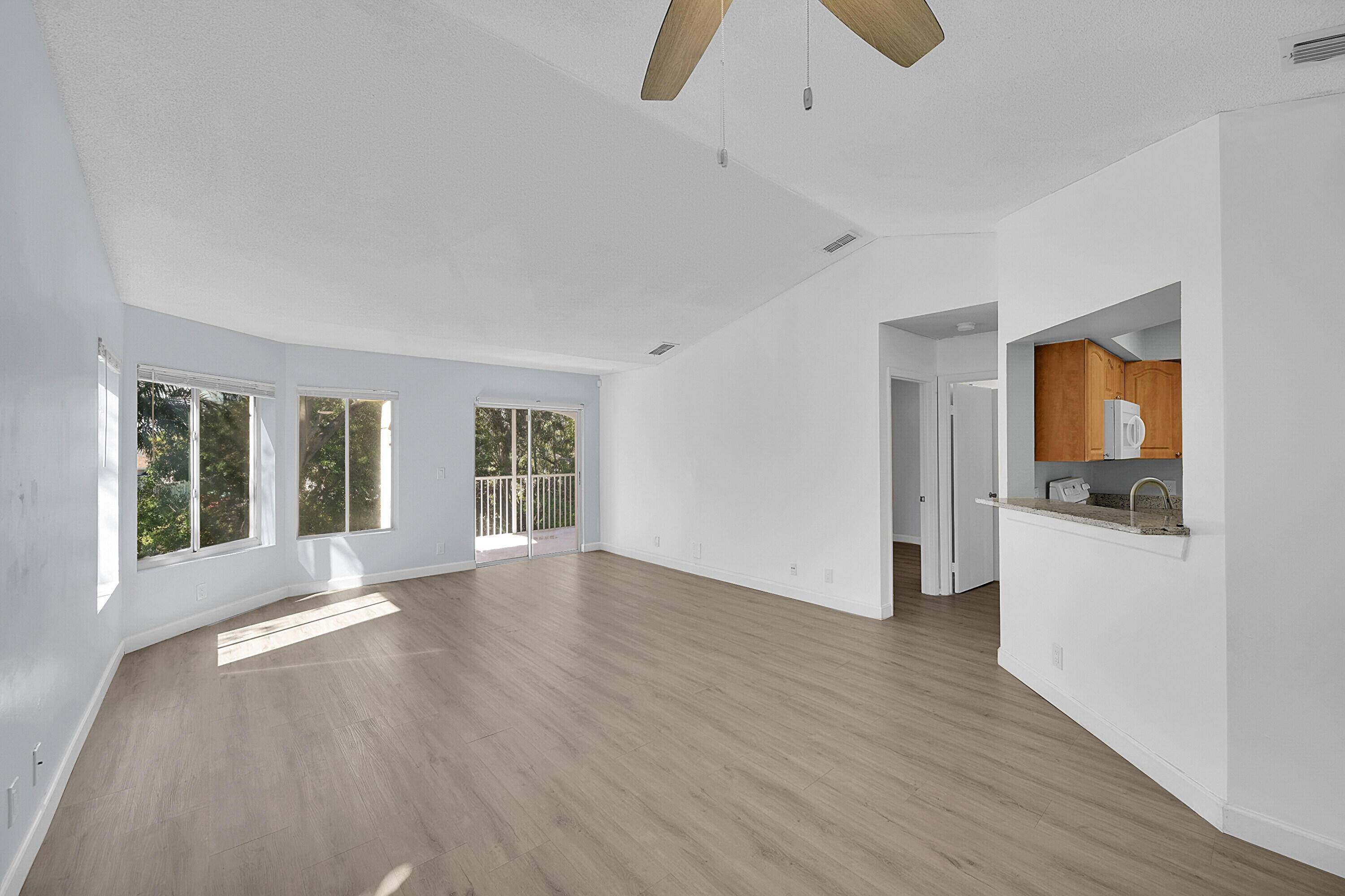 Boynton Beach, FL 33426,815 W Boynton Beach BLVD 14-201