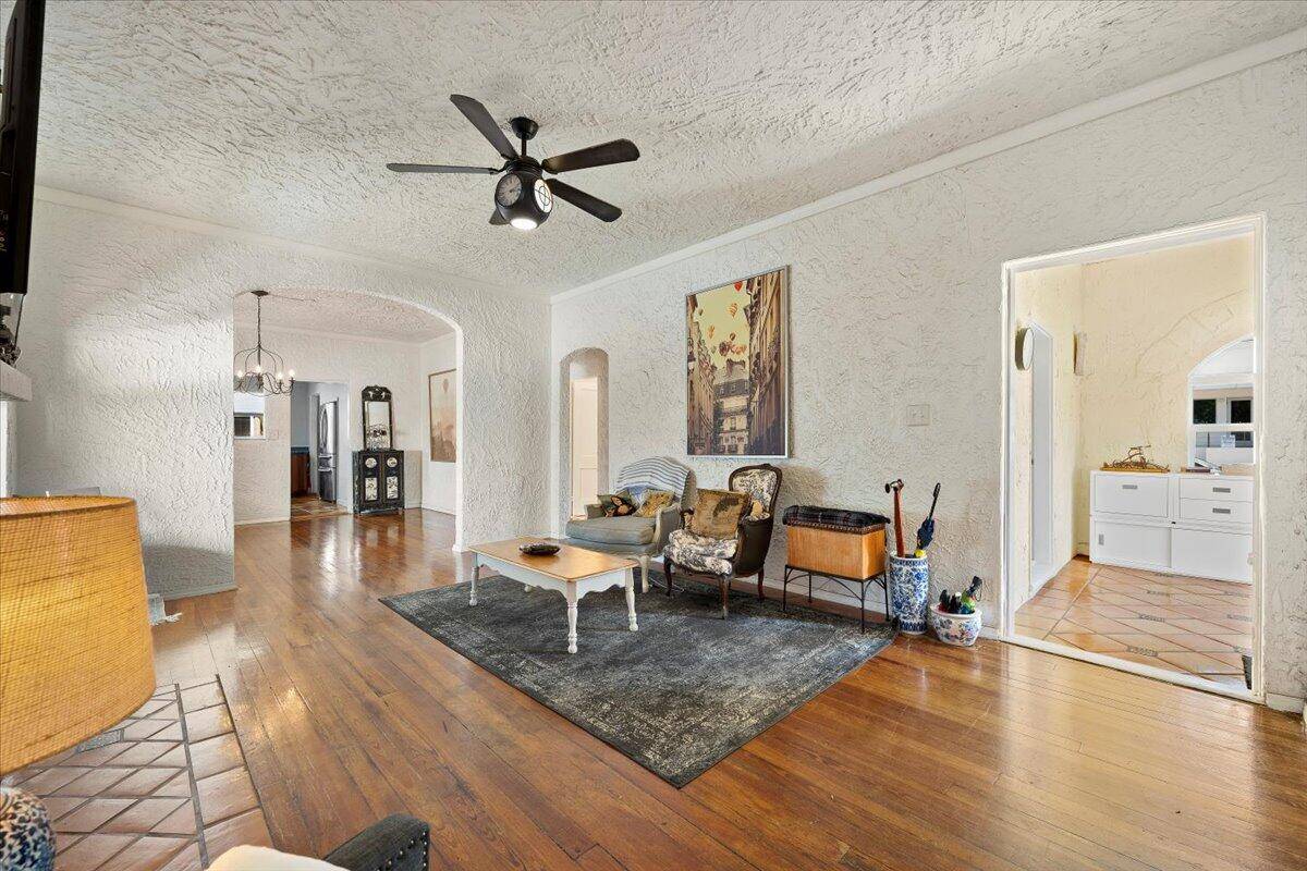 West Palm Beach, FL 33401,511 Upland RD