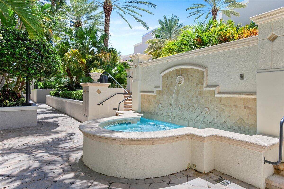 West Palm Beach, FL 33401,600 S Dixie HWY 555