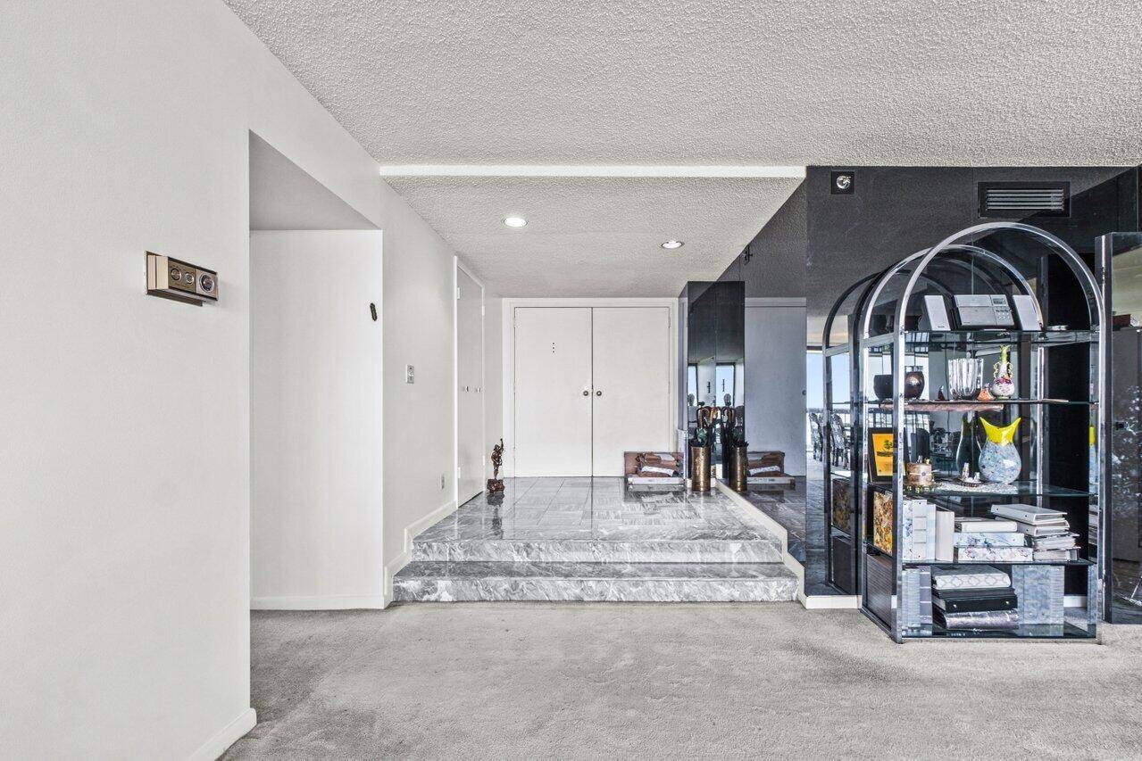 West Palm Beach, FL 33401,1900 Consulate PL 2001