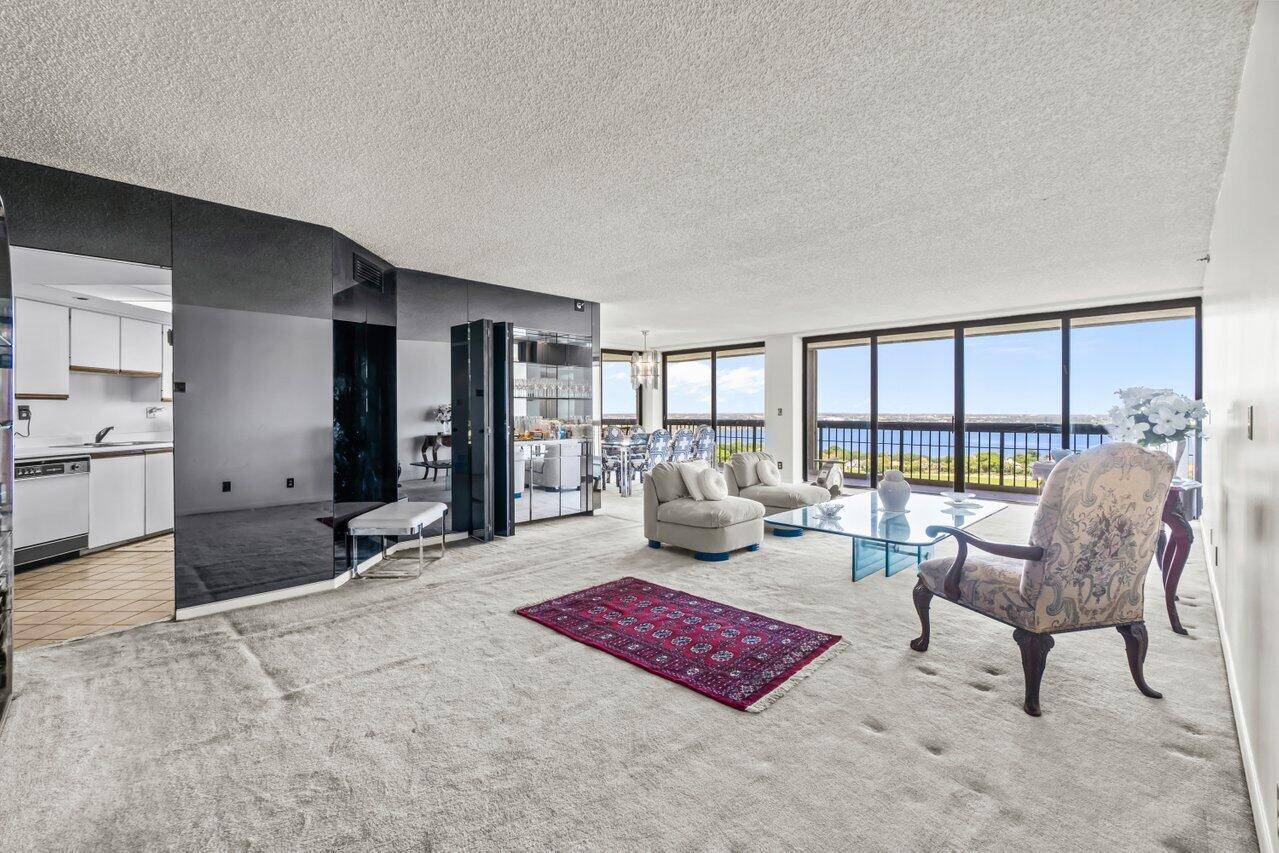 West Palm Beach, FL 33401,1900 Consulate PL 2001